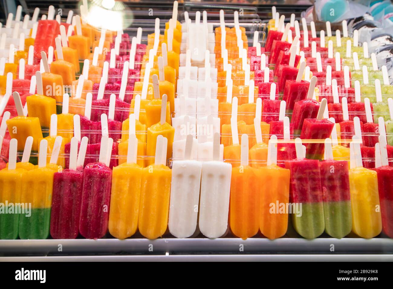 Ice pop o Possicle al mercato della Boqueria di Barcellona Foto Stock