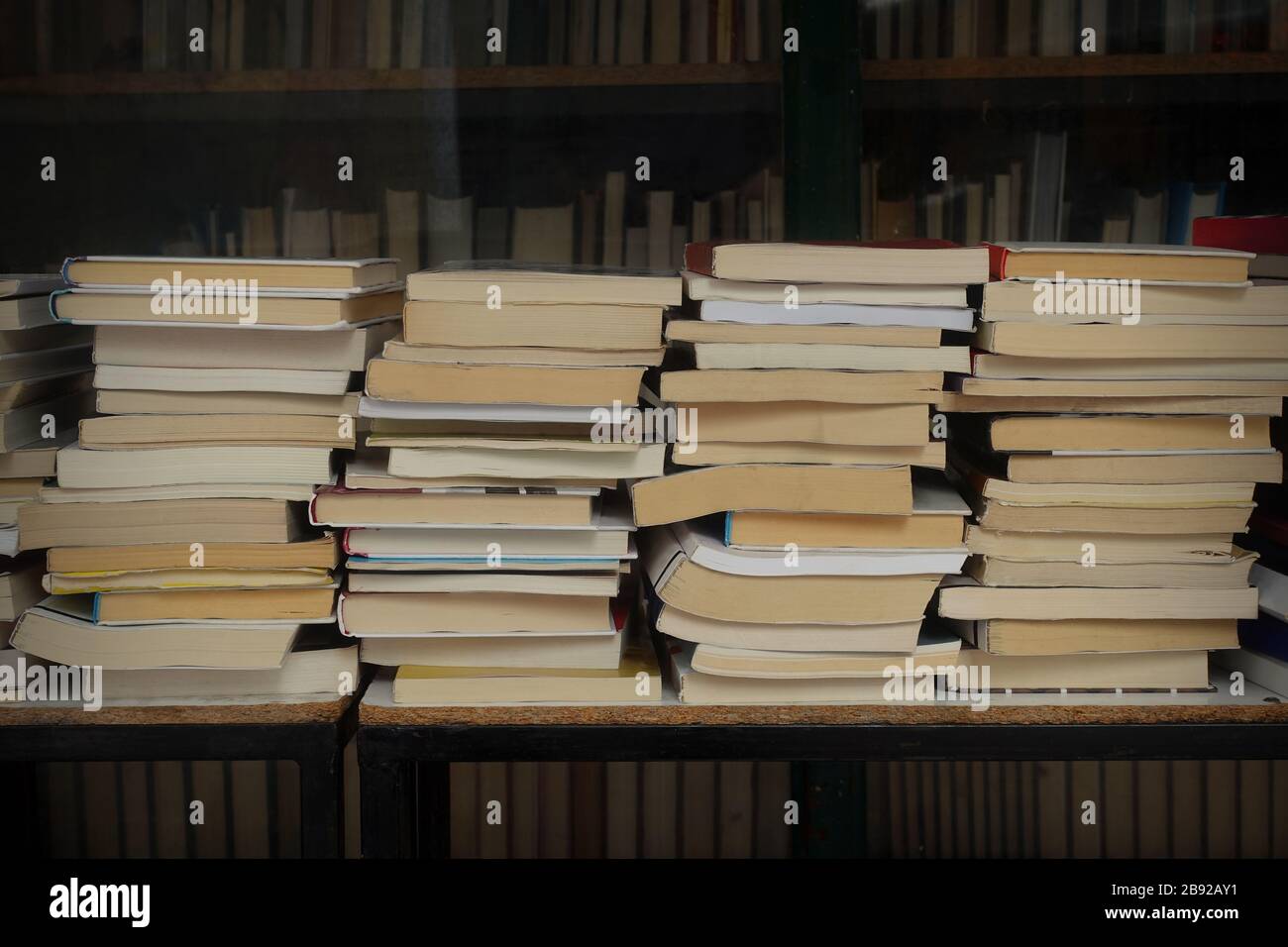 Vendita di libri in libreria immagini e fotografie stock ad alta  risoluzione - Alamy