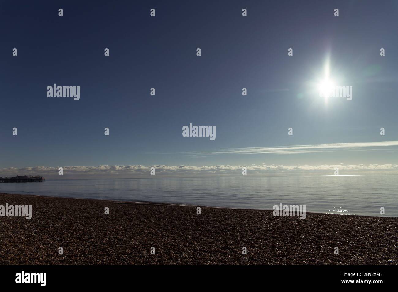 Spiaggia di Brighton in una giornata di sole Foto Stock