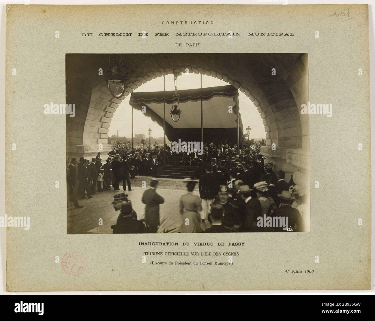 Costruzione / la ferrovia metropolitana comunale / da Parigi / Inaugurazione del Viadotto Passy / Tribune ufficiale sull'isola Swan / (Discorso del Presidente del Consiglio comunale) il 15 luglio 1905. La costruzione della ferrovia metropolitana forniva Anonyme. Construction / du chemin de fer métropolitain Municipal / de Paris / Inauguration du viaduc de Passy / Tribune officielle sur l'île des Cygnes / (Discours du Président du Conseil Municipal) 15 Juillet 1905. 'Construction du chemin de fer métropolitain Municipal de Paris. Tribune officielle sur l'île des Cygnes pour l'inauguration du viaduc Foto Stock