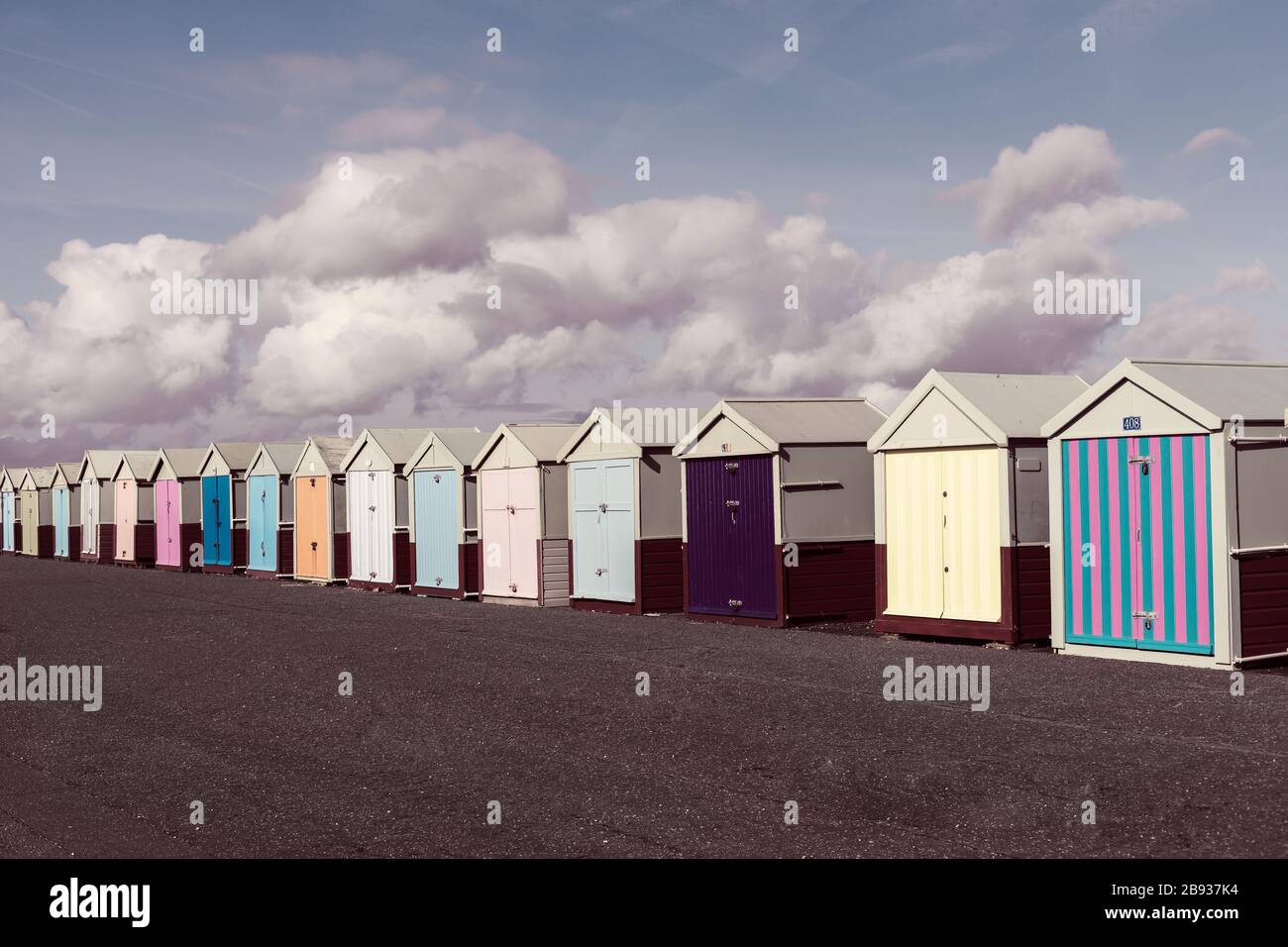 Colorato Beach Huts a Brighton Foto Stock