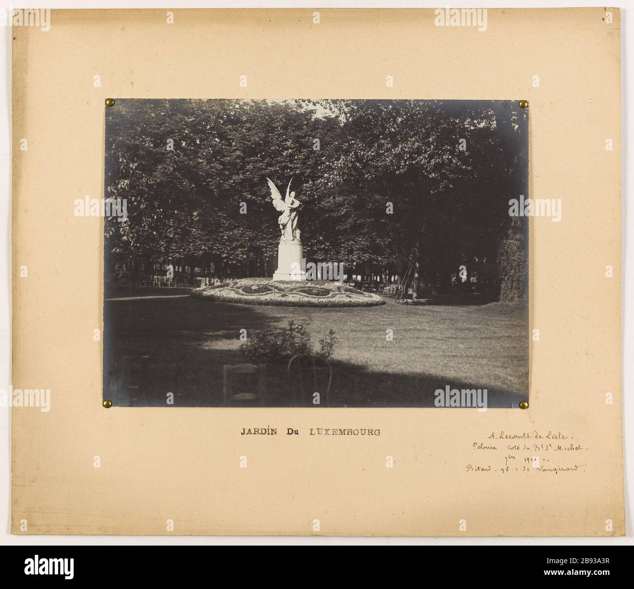 Giardini di Lussemburgo / A. Leconte de Lisle / lato giardino del Boulevard St Michel. Monumento a A. Leconte de Lisle, i Giardini di Lussemburgo, 6 ° arrondissement, Parigi Monument dédié à A. Leconte de Lisle, jardin du Luxembourg. Pelouse côté du boulevard Saint-Michel. Parigi (VIème arr.). Photographie de J. Bitard. Tigre au gélatino-bromure d'argent, settembre 1906. Parigi, musée Carnavalet. Parigi, musée Carnavalet. Foto Stock
