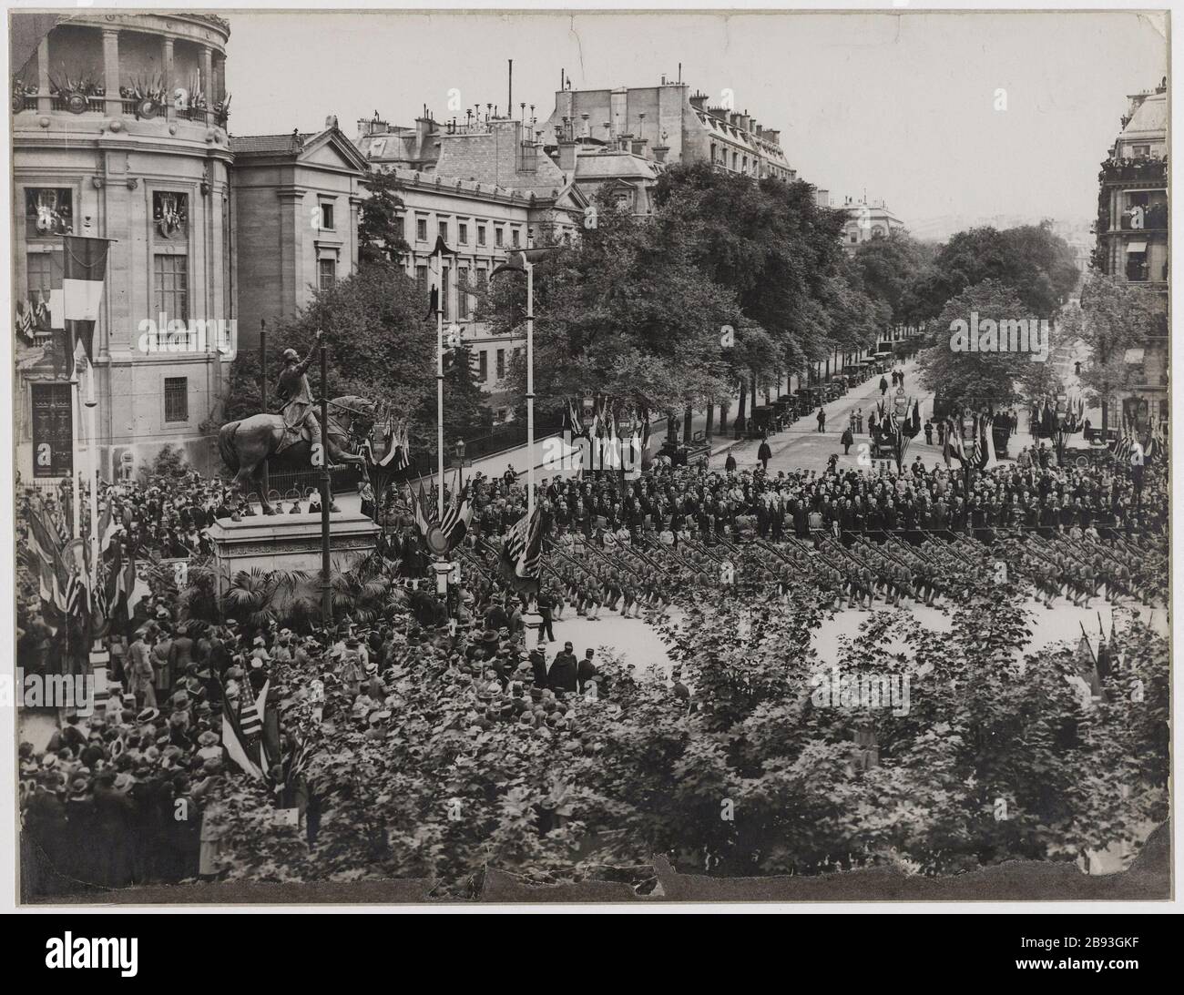 Parata militare per la celebrazione del giorno dell'Indipendenza 4 luglio 1918, invece di Jena, 16 ° arrondissement, Parigi. Guerre 1914-1918. Défilé militaire pour la fête de l'Independance Day le 4 juillet 1918, Place d'Iena. Parigi (VIème arr.). Fotografie de Godefroy Ménanteau. Tigre au gélatino-bromure d’argent, 1918. Parigi, musée Carnavalet. Foto Stock