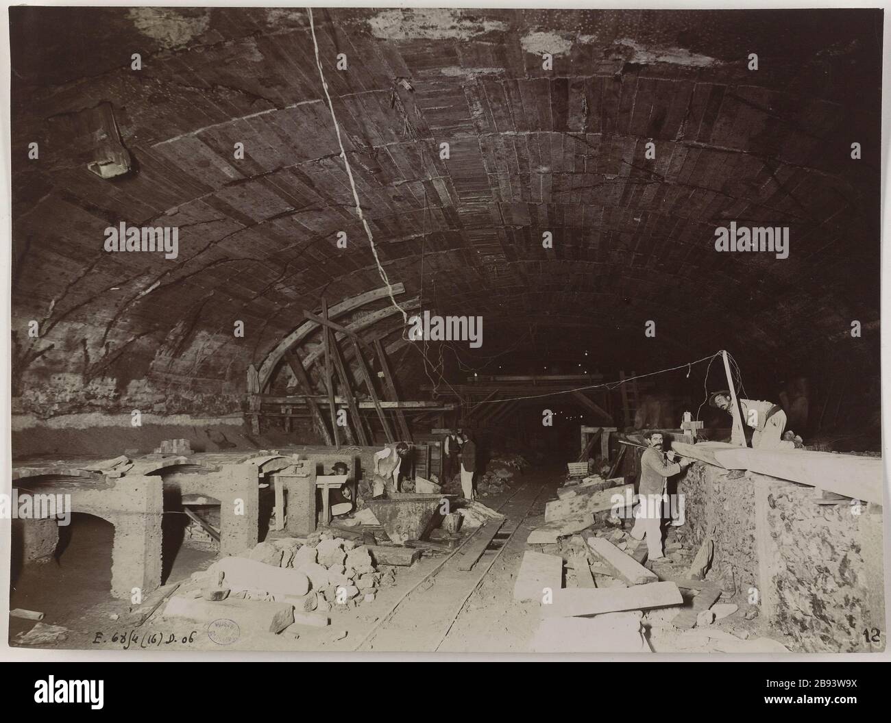 Linea 6 Maggio Xbre 1904 / Lancry station Construction du chemin de fer métropolitain Municipal de Paris : SouTerrain de la station Lancry (aujourd'hui Jacques Bonsergent). Parigi (Xème arr.).'ligne 5 6 xbre 1904 / station Lancry'. 1904-12-06. Anonima fotographie. 1904-12-06. Parigi, musée Carnavalet. Foto Stock