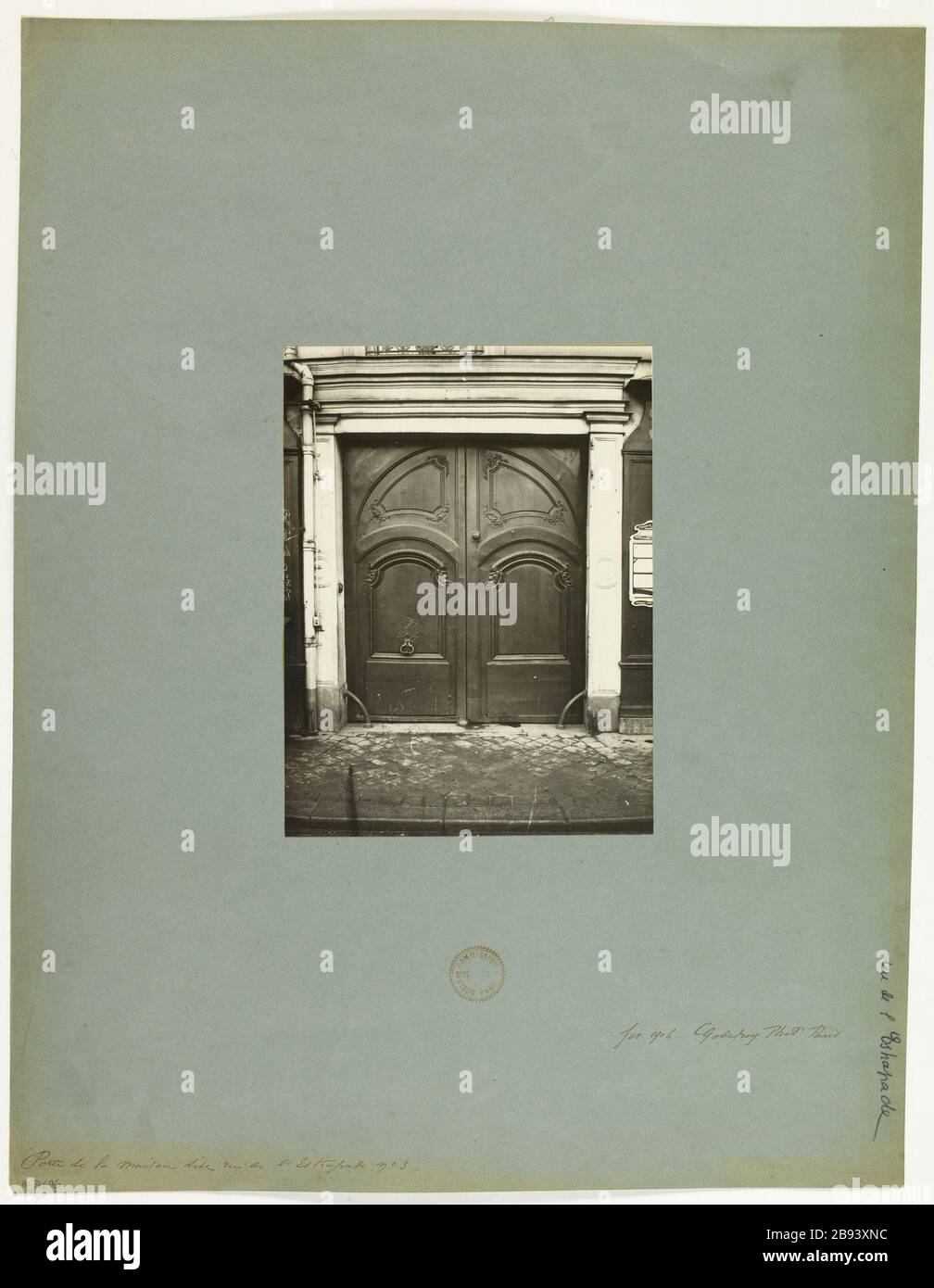 Porta della casa situata via Estrapade 3. Carrozza di ingresso della casa, 3 rue de Estrapade, 5 ° arrondissement, Parigi Godefroy, Henri Emile Cimarosa. Porte de la maison sise rue de l'Estrapade n°3. 'Porte cochère d'une la maison, 3 rue de l'Estrapade, 5ème circondario, Parigi'. En 1906-02-1906-02. Parigi, musée Carnavalet. Foto Stock