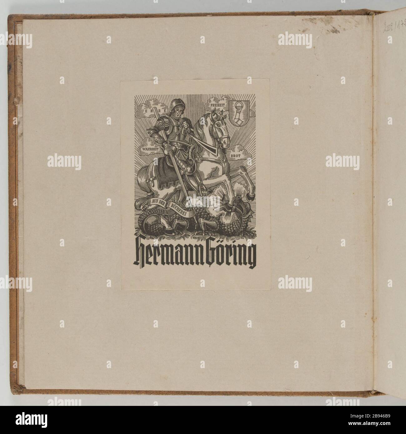 Il libro della Silesia, ex libris Hermann Goering Friederich Heiss. "AS Schlesienbuch", édité par la maison d'édition "Volk und Reich Verlag". Ex libris di Hermann Goering. Cartapesta, cuir, encré, tisy. 1938. Musée du Général Leclerc de Hauteclocque et de la Libération de Paris, musée Jean Moulin. Foto Stock