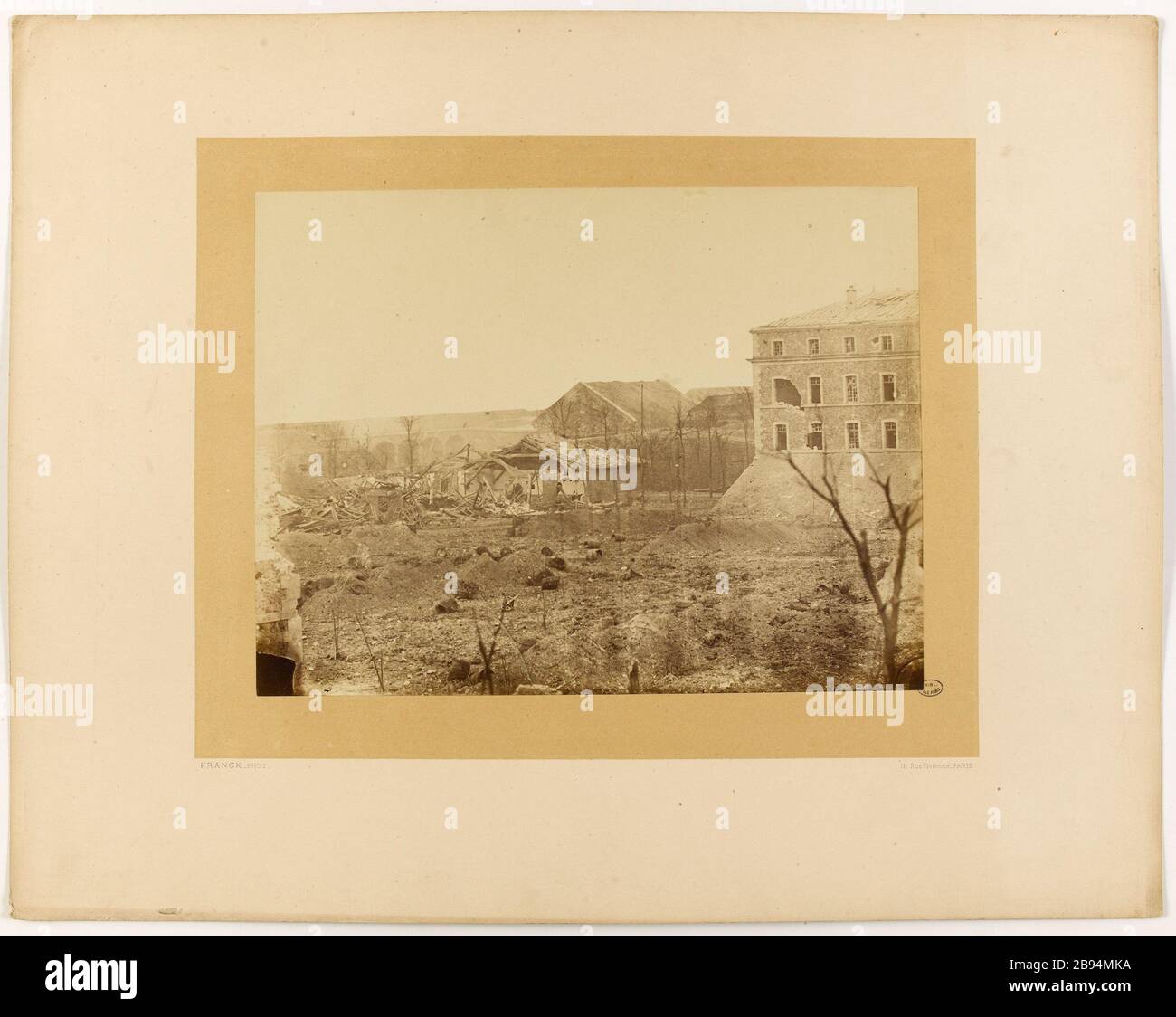 Edifici in rovina Bâtiments en ruines. Photographie de François Gobinet de Villechole, dit Franck (1816-1906). Tirage sur papier albuminé. Parigi, musée Carnavalet. Foto Stock