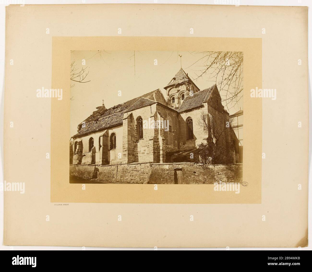 Chiesa di campagna in rovine Eglise de campagne en ruines. Photographie de François Gobinet de Villechole, dit Franck (1816-1906). Tirage sur papier albuminé. Parigi, musée Carnavalet. Foto Stock