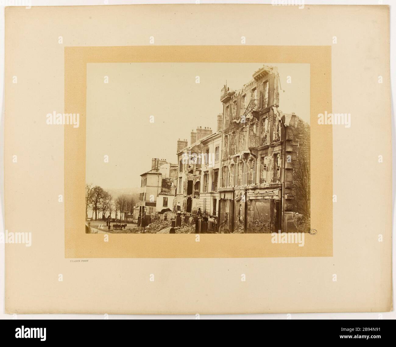 Edifici in rovina Immeubles en ruines. Photographie de François Gobinet de Villechole, dit Franck (1816-1906). Tirage sur papier albuminé. Parigi, musée Carnavalet. Foto Stock