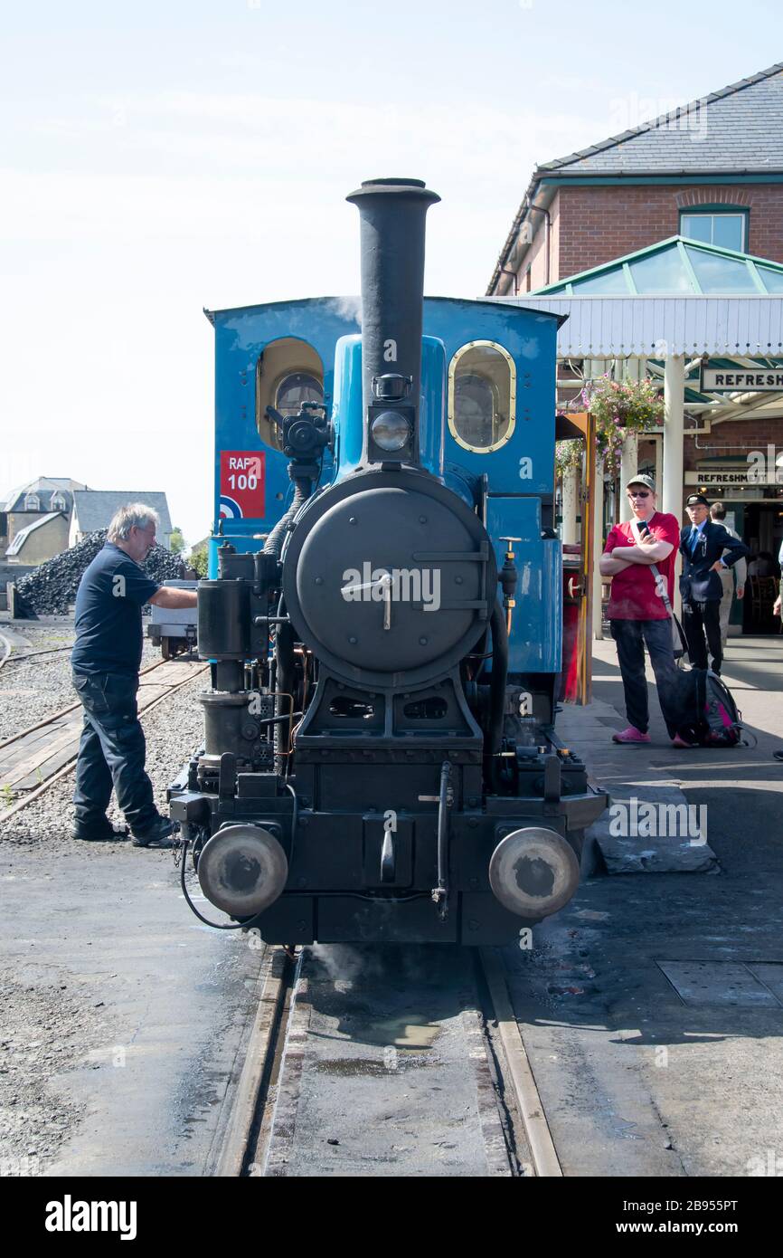No 6, Douglas, 0-4-0WT motore a vapore a Tywyn sulla Thalyllyn Railway, Tywyn, (Towyn), Gwynedd, Galles. Costruito nel 1918 da Andrew Barclay Ltd. Foto Stock