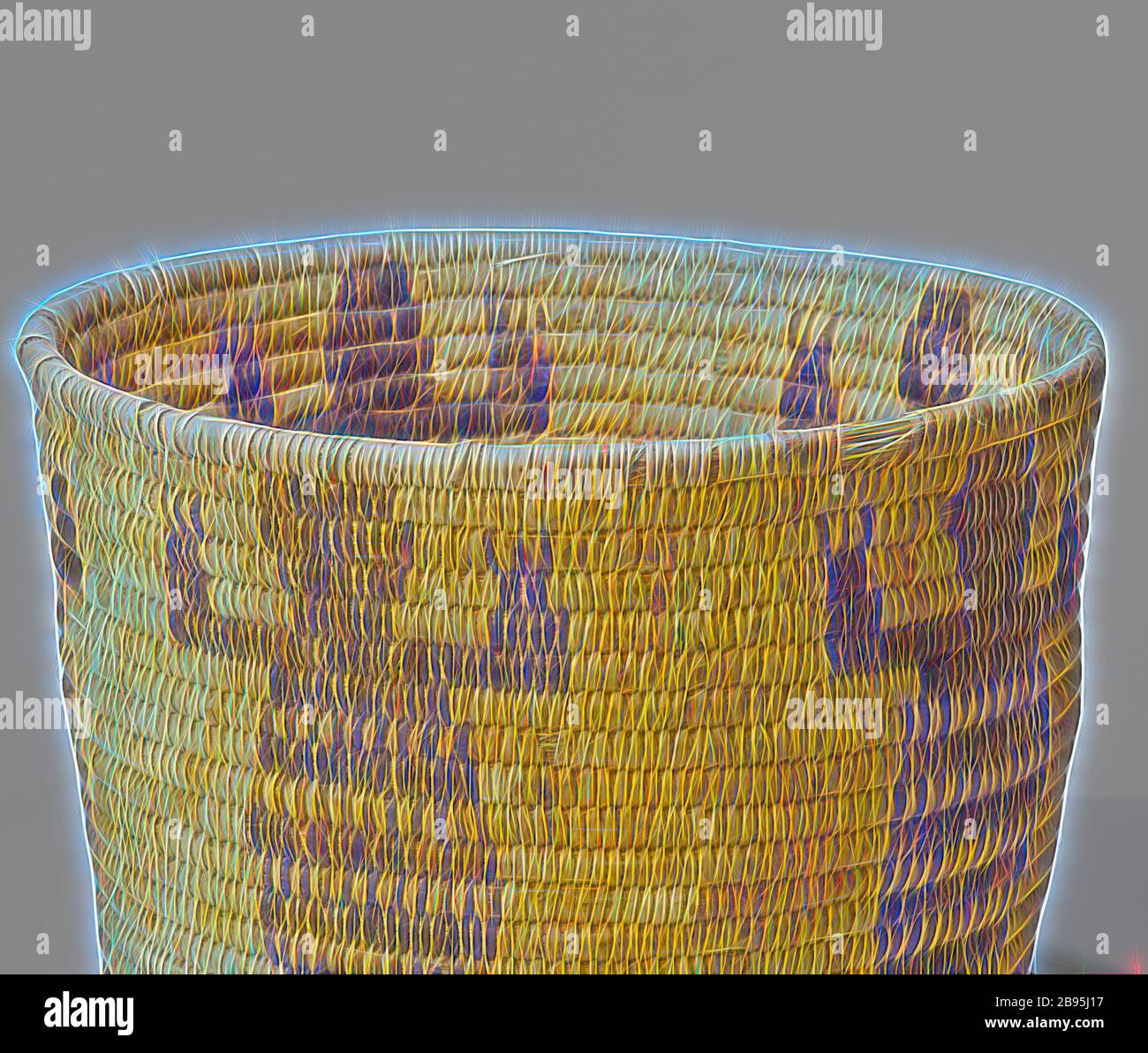 Cesto con borchie con gila monster design, Tohono o'odham, 1900-1940, fibra di yucca, 14 x 14-1/4 (diam.) in., A) cesto: 13-1/2 x 14-1/4 (diam.) in., B) coperchio: 2 x 14-1/4 (diam.) in., Arte nativa delle Americhe, Reimagined by Gibon design luminoso e luminoso. Arte classica reinventata con un tocco moderno. La fotografia ispirata al futurismo, che abbraccia l'energia dinamica della tecnologia moderna, del movimento, della velocità e rivoluziona la cultura. Foto Stock