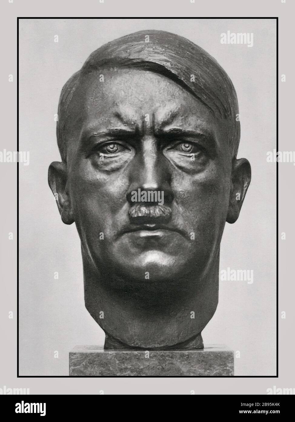 Il vintage Adolf Hitler Bust nazista Propaganda si trova in tutti gli edifici ufficiali della Germania nazista anni '30-'40 Foto Stock