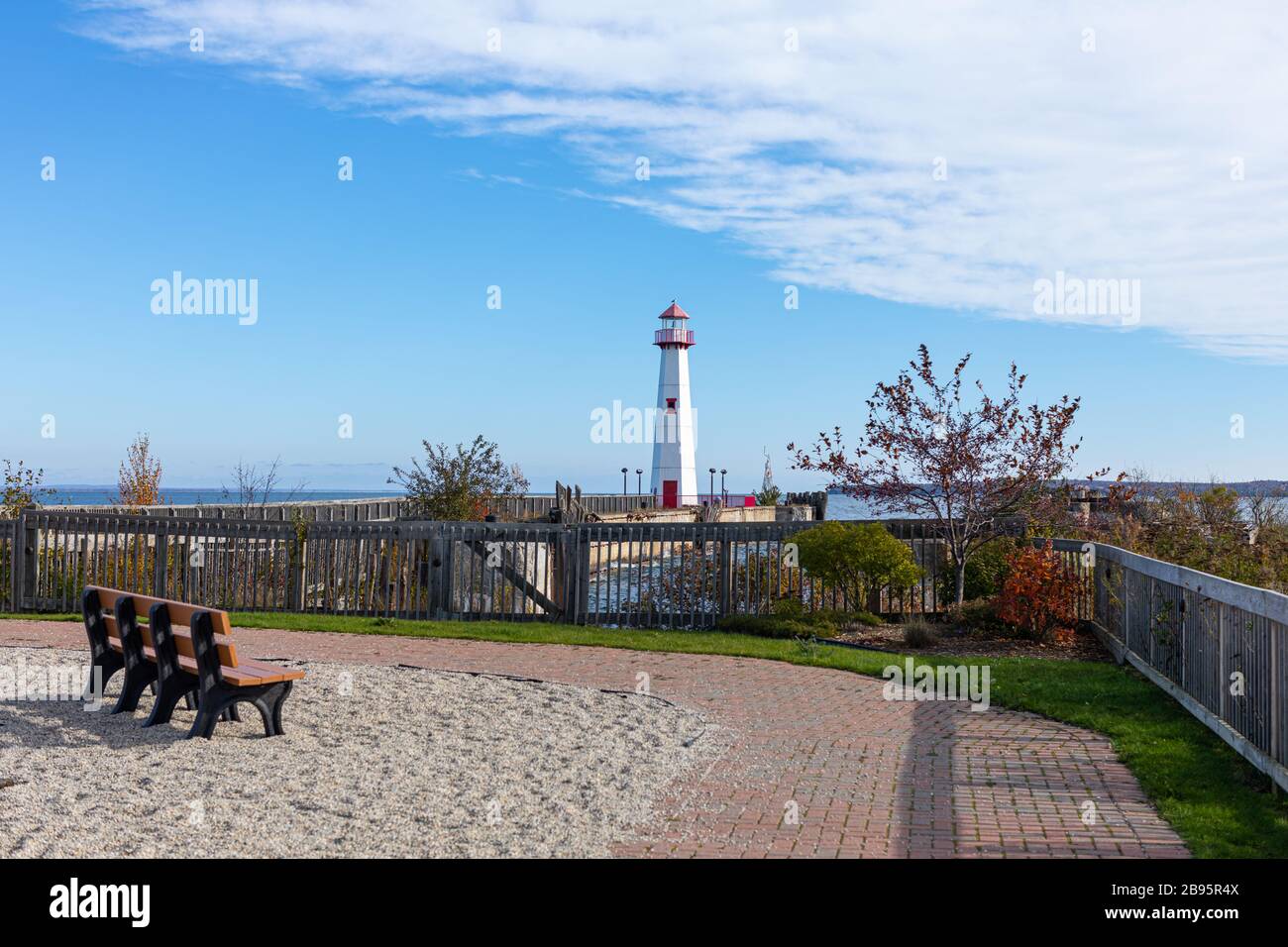 Wawatam faro in San Ignace, Michigan, Stati Uniti d'America, isola di Mackinac sullo sfondo Foto Stock