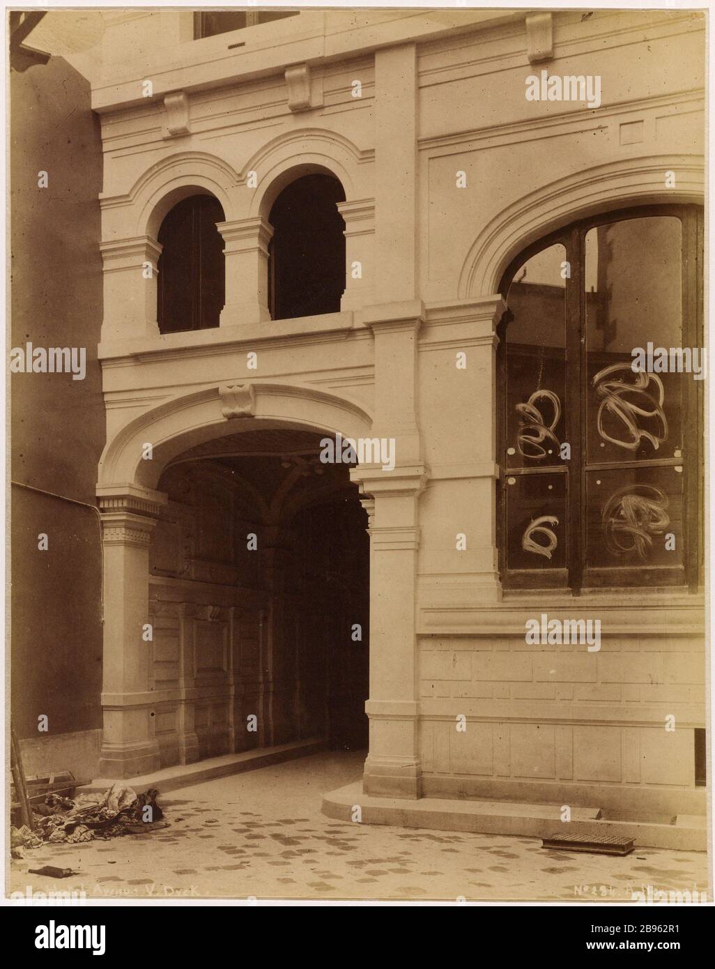Hotel Avenue. V. Dyck. Parigi, l'hotel Reinach Avenue Van Dyck, 8 ° arrondissement, Parigi. Hôtel Reinach, avenue Van Dyck, Parigi (VIIIème arr.). Photographie d'Alfred Nicolas Normand (1822-1909). Albuminé di papier, 1886. Parigi, musée Carnavalet. Foto Stock