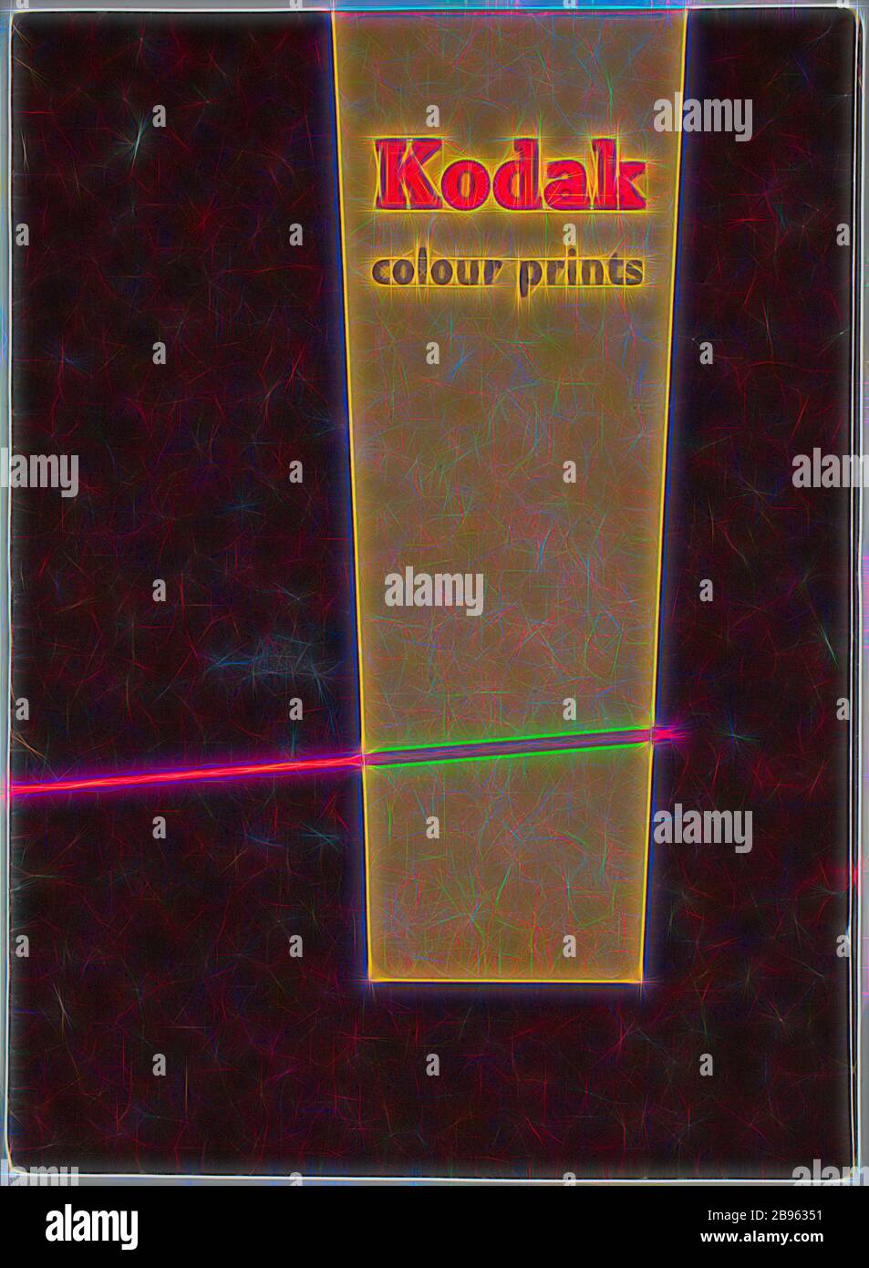 Portafoglio pellicola - Kodak Australasia Pty Ltd, 'Kodak Color Prints', circa 1950s, portafoglio pellicola 'Kodak Color Prints', prodotto da Kodak Australasia Pty Ltd circa 1950s. Questo oggetto fa parte della collezione Kodak di prodotti, materiali promozionali, fotografie e manufatti della vita lavorativa, quando l'impianto di produzione di Melbourne a Coburg si è chiuso. Prodotto e distribuito un'ampia gamma di prodotti fotografici a, Reimagined by Gibon, design di caldo e allegro bagliore di luminosità e raggi di luce. Arte classica reinventata con un tocco moderno. Fotografia ispirata al futurismo, abbracciata Foto Stock