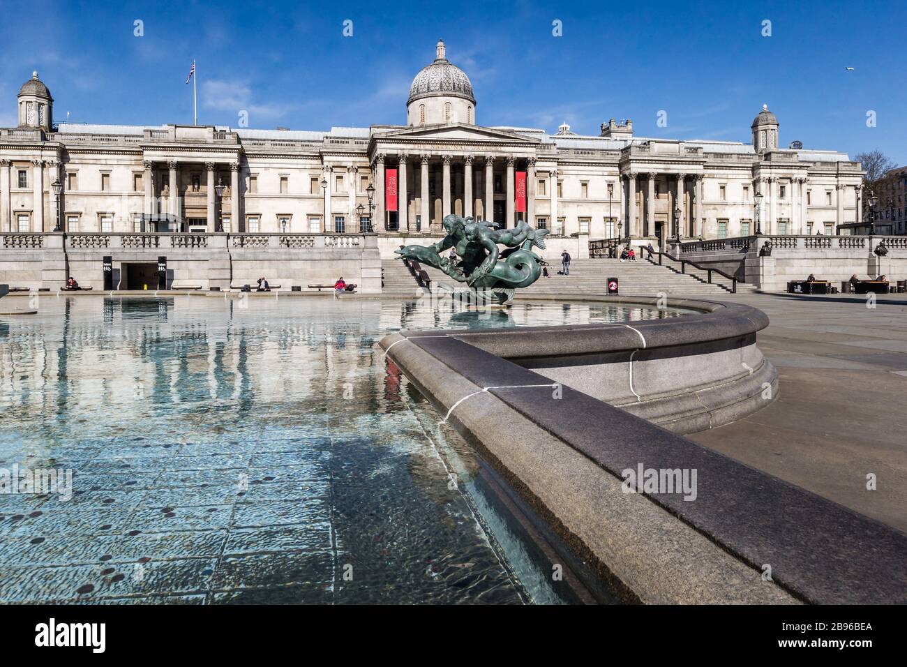 Londra, Inghilterra, Regno Unito - 23 marzo 2020: Deserta Trafalgar Square, Londra in blocco durante l'epidemia di Corona Virus Covid-19. Foto Stock