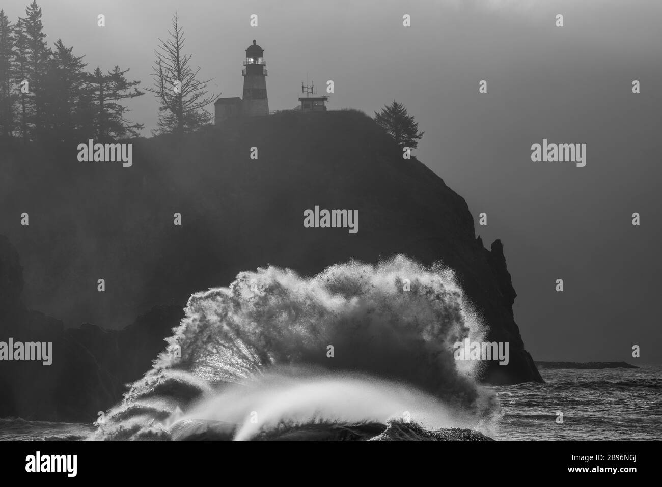 Ocean Waves al Cape Disappointment state Park Foto Stock