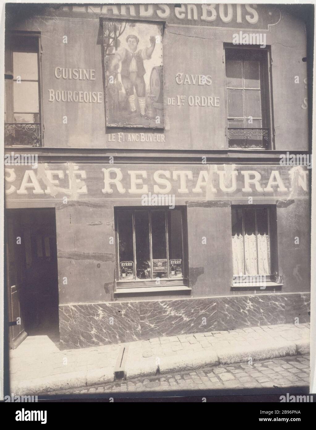 FIRMARE IL FRANCO BEVITORE Enseigne 'le franc buveur', rue Norvins, rue Saint-Rustique, 1922. Photographie d'Eugène Atget (1857-1927). Parigi, musée Carnavalet. Foto Stock