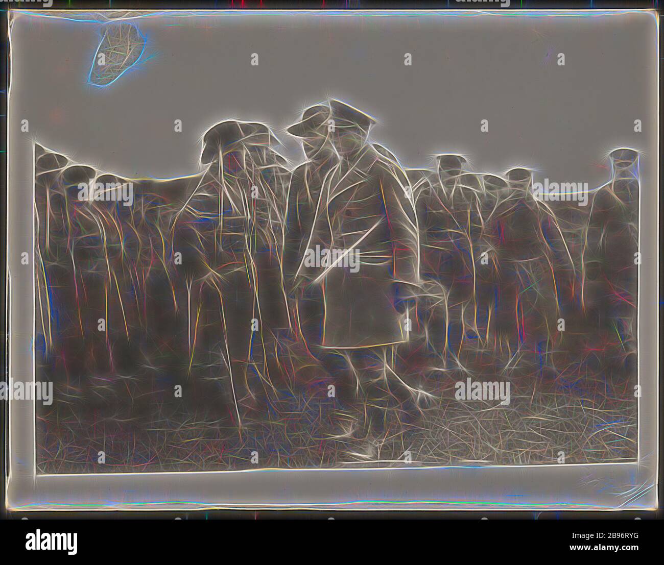 Fotografia - ispezione della VI Brigata Australiana di Fanteria, Nalinnes, Belgio, prima guerra mondiale, 11 dicembre 1918, un'ispezione della VI Brigata Australiana di Fanteria da parte di sua altezza reale (HRH) il Principe di Galles (in seguito il Duca di Windsor). Una delle 13 fotografie in bianco e nero che si riferiscono al 24° Battaglione della forza Imperiale australiana (AIF), durante la prima guerra mondiale. Parte di una più ampia collezione che è stata donata dalla Lega dei servimeniti dell'Australia Limited (RSL)., Reimagined by Gibon, design di calda e allegra luce di luminosità e raggi di luce radianza. Arte classica reinventata con Foto Stock