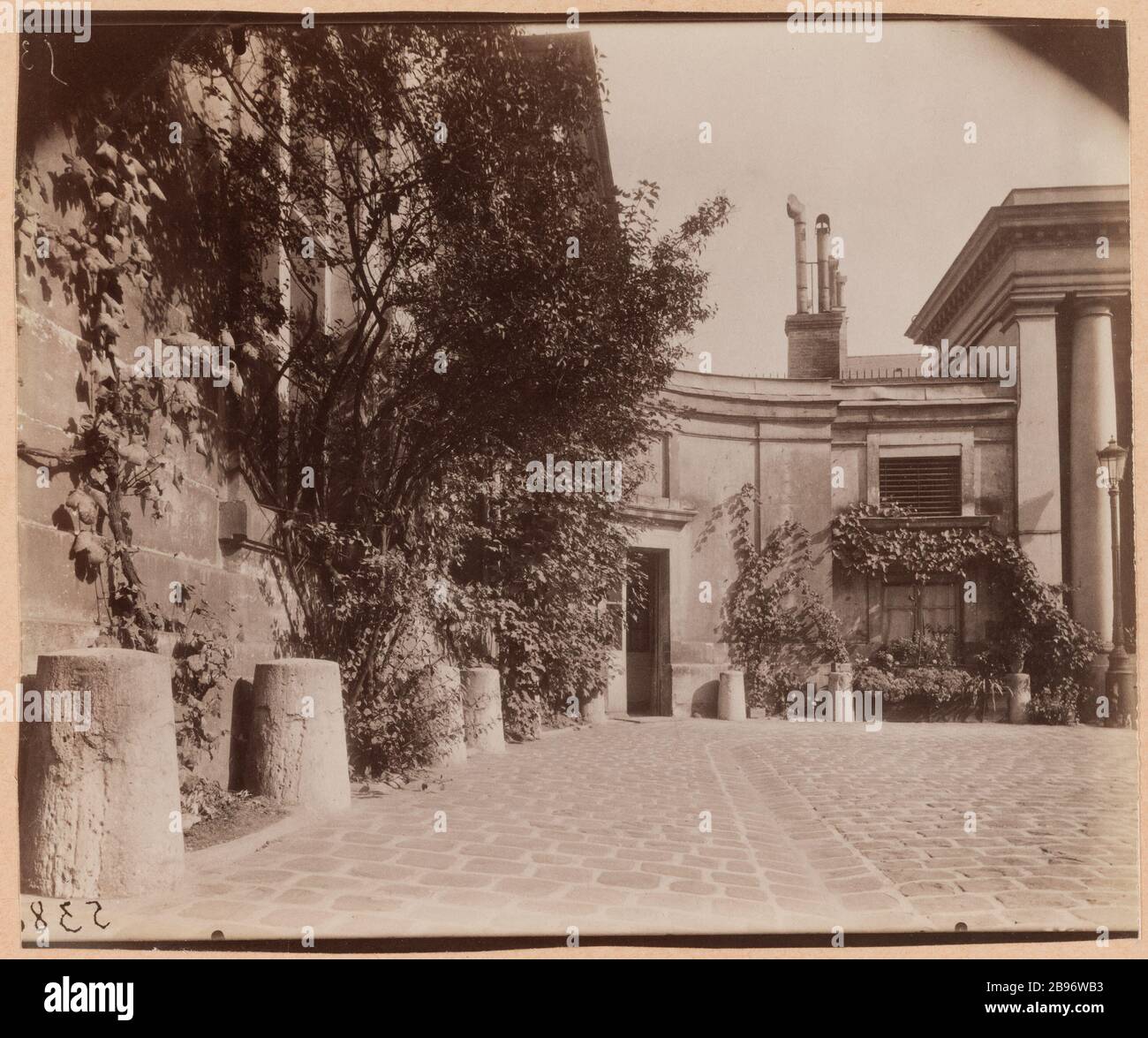 Hotel Chanac (hotel Châtelet), Arcivescovado Palace, 127 Rue de Grenelle, 7 ° arrondissement, Parigi Attget, Eugène (Jean Eugène Auguste Atget, dit). "Hôtel de Chanac (hôtel du Châtelet), palais Archiépiscopal, 127 Rue de Grenelle, 7ème circondario, Parigi". Tirage papier albuminé. Parigi, musée Carnavalet. Foto Stock