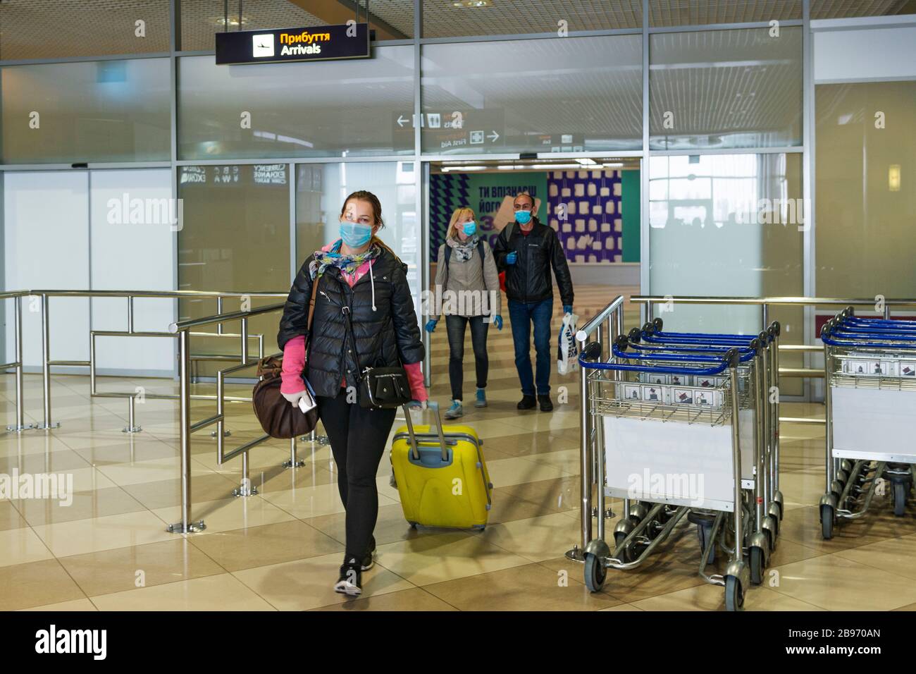 Aeroporto di Boryspil, Ucraina, 22 2020 marzo, porta degli arrivi, passeggeri di voli speciali organizzati per tornare a casa persone durante il coronavirus Outbrea Foto Stock