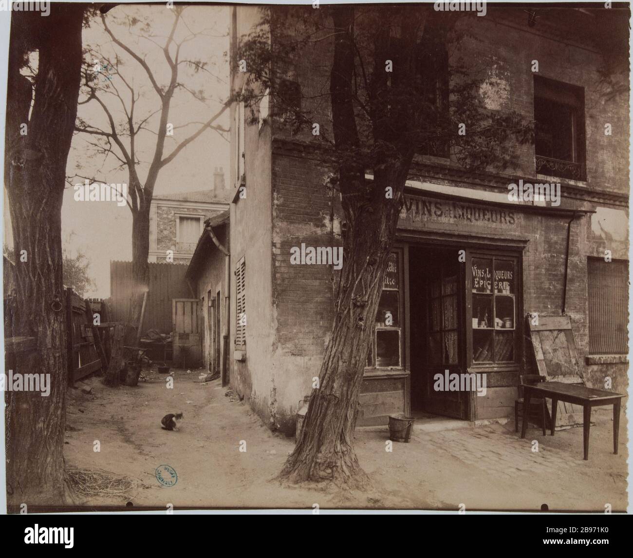 Porte d'Ivry Impasse Massena 18 e 20. 18 e 20 Massena impasse zona fortificazioni, Ivry, 13 ° arrondissement porta, Parigi '18 e 20 impasse Masséna, zone de fortificazioni, porte d'Ivry, Parigi (XIIIème arr.)'. Photographie d'Eugène Atget (1857-1927). Tirage papier albuminé. Parigi, musée Carnavalet. Foto Stock