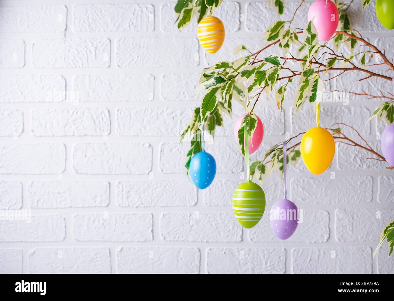 Tradizionale albero di Pasqua con uova Foto Stock