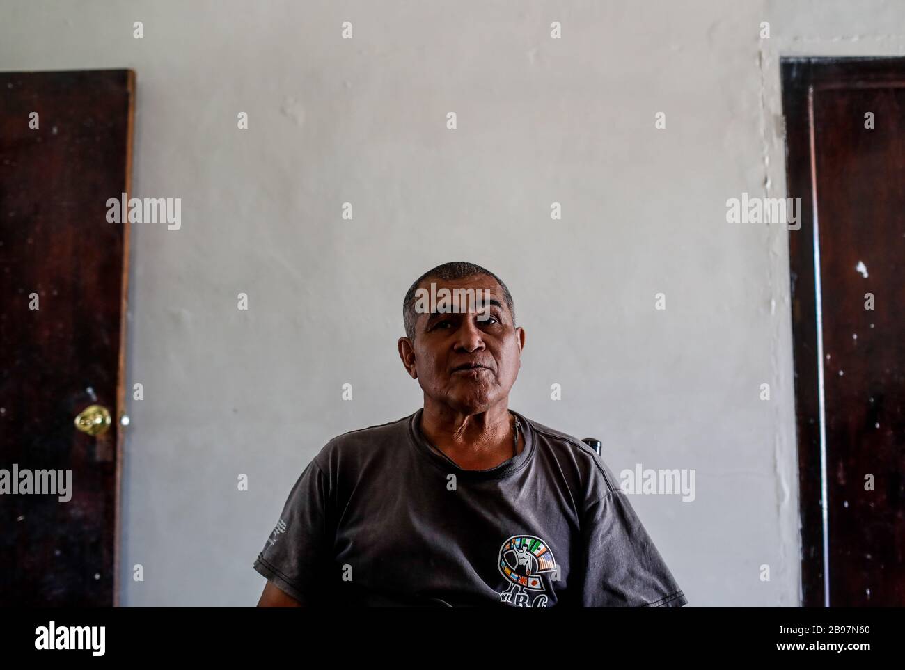 José Luis 'El Zurdo' Ramírez, ex pugile sonorano. Campione di pugilato. WBC WBA una leggenda messicana del pugilato originaria di Huatabampo, sonora. Debuttò professionalmente il 25 marzo 1973 all'età di 15 anni. Spostandosi in peso al leggero, Ramirez, 21, ha eseguito un record del 67-2 e ha corso in un'altra leggenda del pugilato all'interno di un anello quando ha combattuto Alexis Argüello. Ha affrontato Ray Mancini per la cintura leggera nordamericana. Ramírez e Julio César Chávez erano amici e amici della palestra. José Luis 'El Zurdo' Ramírez, ex boxeador sonorense. Campion de boxeo. CMB AMB una leyenda del boxeo mexicano o Foto Stock