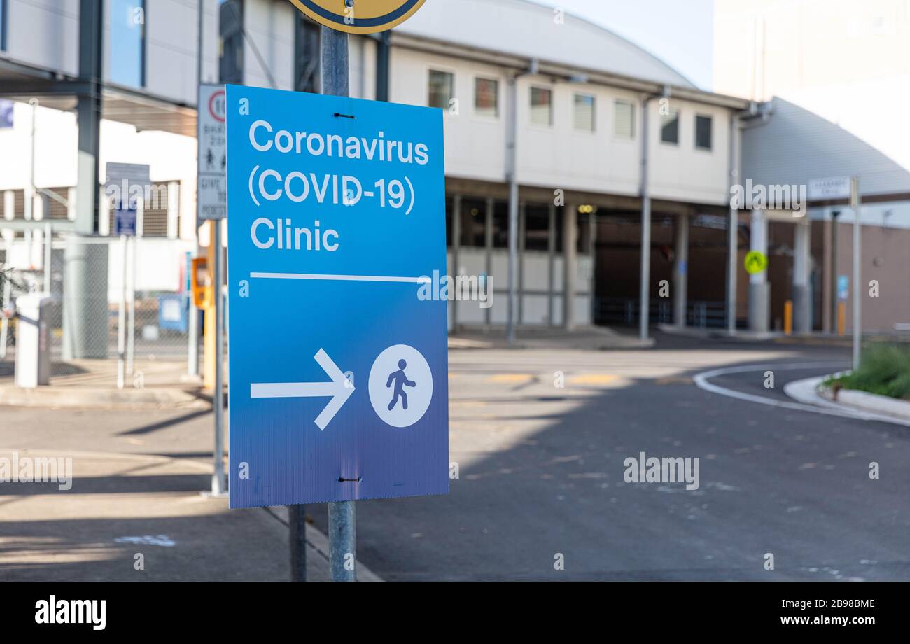 Covid 19 Clinic wayfinding firma un Nepean Hosptial a Western Sydney Foto Stock