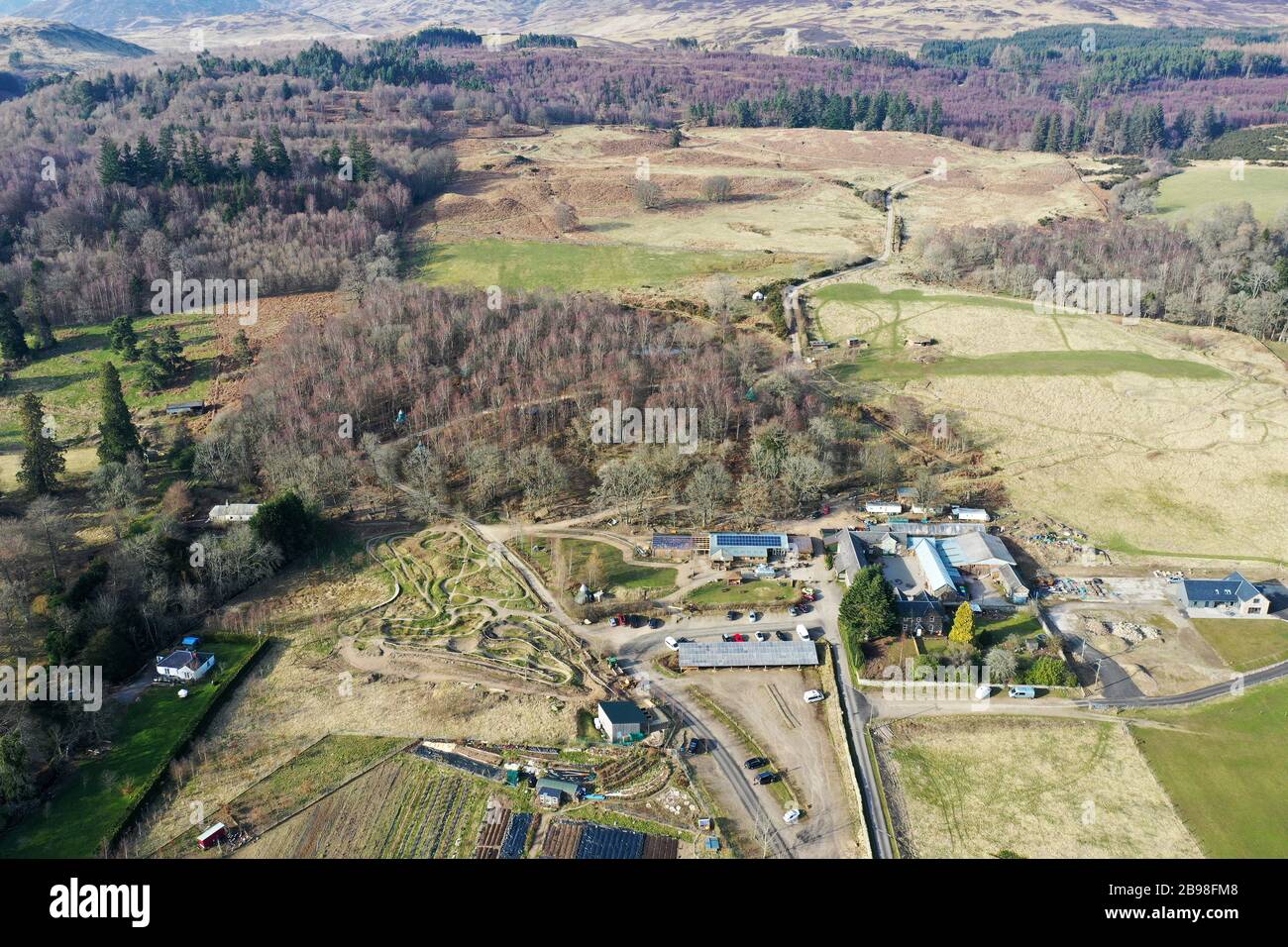 Veduta aerea del drone di Comrie Croft mountain bike e campeggio centro Foto Stock