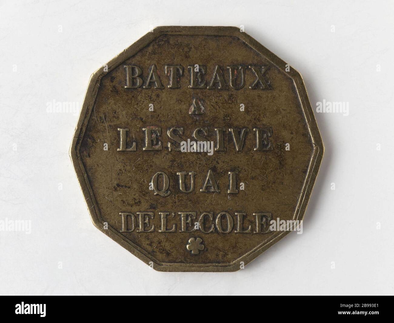 LAVANDERIA A GETTONI DI BARCHE, SCUOLA DI ORMEGGIO Jeton des bateaux à lessive, quai de l'Ecole. Alluminio, rilievo, sbavatura. XIXème siècle. Parigi, musée Carnavalet. Foto Stock