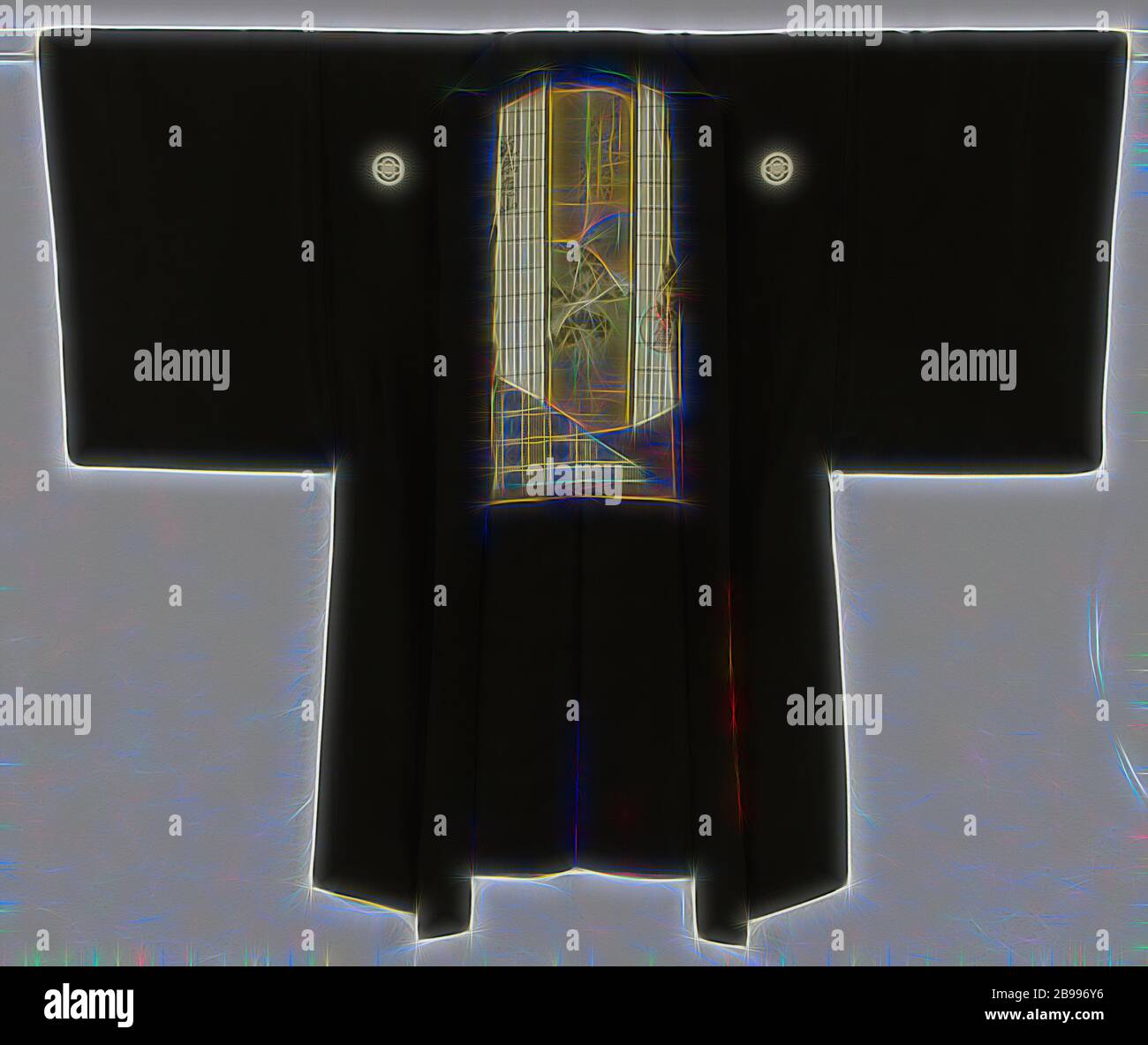 Gli uomini haori con le colline vicino al tempio Daikyoan, Haori per un uomo con una decorazione sul rivestimento di un'immagine circolare di un paesaggio collinare con un poema calligrafico al di sopra di esso, visibile tra due porte scorrevoli con la calligrafia e un timbro, in basso a sinistra una superficie triangolare con un modello di diamante con una immagine di un tè nero ciotola, in alto a destra un cucchiaio da tè (chashaku) con la sua casella. Sulla destra porta scorrevole: 'Takagamine Koetsu', guarnizione 'Daikyoan', sullo sportello sinistro 'Konoe Ozan', firma (Kao), possibilmente non da Ozan. Il calligrafo Konoe Nobuhiro (1599-1649), sacerdote nome Ozan, qualificato anche in poesia, Foto Stock