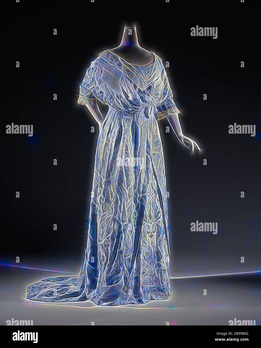 Abito in azzurro seta damascata butah con motivi e crêpe de Chine, ricamato  in due colori di seta blu, argento e filettatura con paillettes argento,  vestito con un morbido blu seta damascata