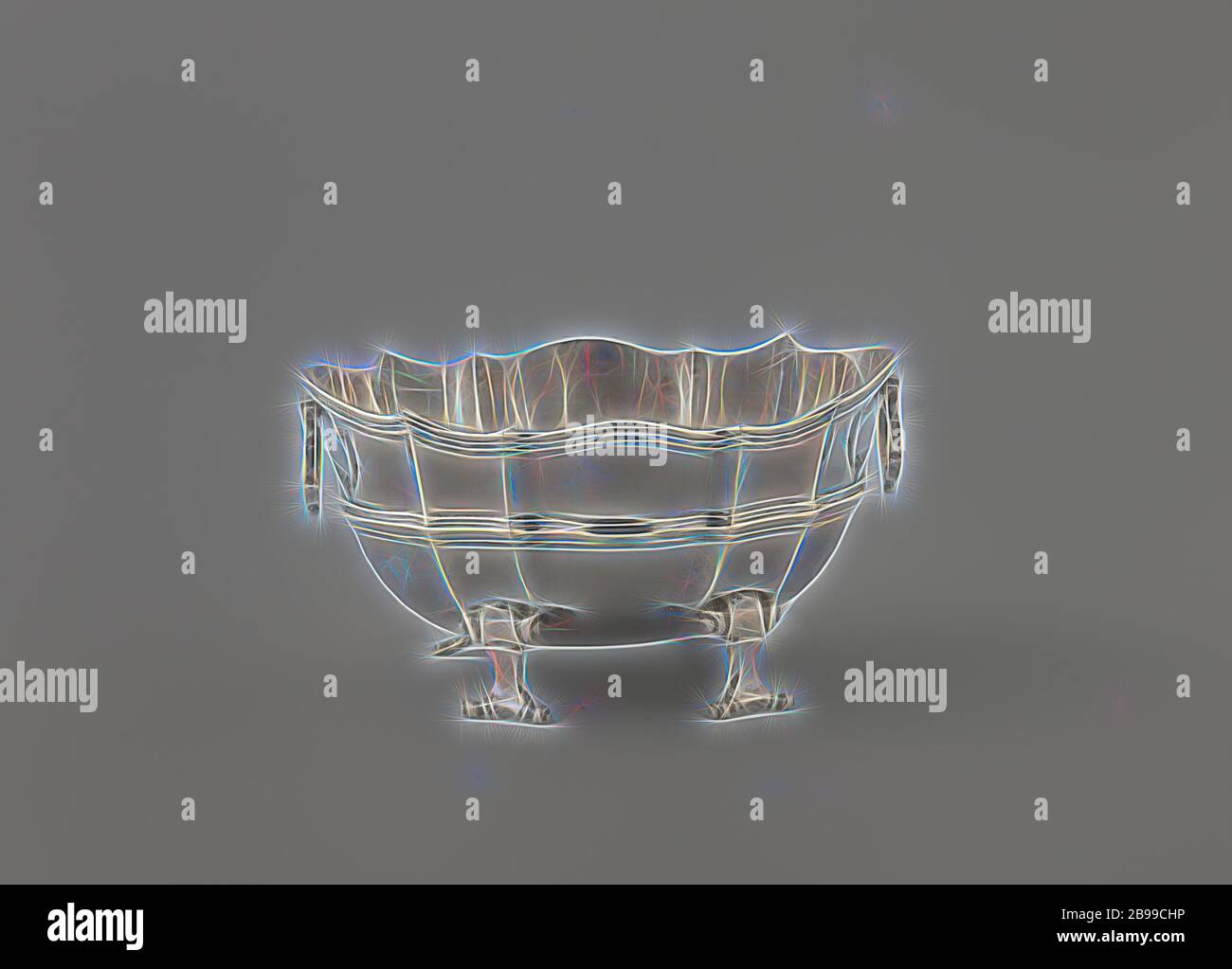 Recipiente per salsa, ovale, con lati leggermente ascendenti scaloppati, le due ciotole uguali (A e B) con lati leggermente ascendenti su quattro gambe che consistono in una C-volute arrotolata in alto e in basso. Sono dotati di due maniglie incernierate realizzate in volumi C e S. I bordi profilati sono stati applicati lungo la parte superiore e a metà del corpo., Hendrik Swierinck, Amsterdam, 1745, argento (metallo), h 8.6 cm × w 15.8 cm × d 10.4 cm × w 303 gr, Reimagined by Gibon, design di calda e allegra luce incandescente di luminosità e di radianza dei raggi. Arte classica reinventata con un tocco moderno. Fotografia ispirata a fut Foto Stock