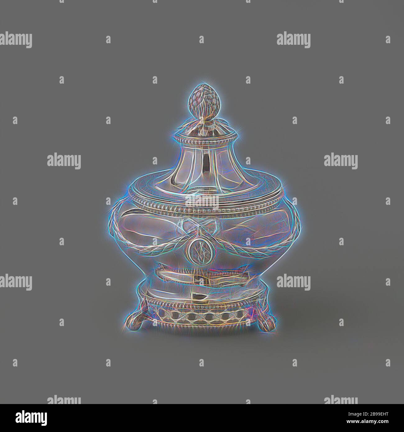 Vaso di tabacco, rotondo, decorata con imposte ghirlande e medaglioni con coperchio allentato, la rotonda di tabacco jar ha un coperchio allentato e poggia su tre gambe colati in forma di un uccello's claw su una sfera. Le gambe sono attaccate a un open-bordo lavorato di ovali collegate lungo la parte inferiore del corpo collegati da rosette, chiuso superiormente ed inferiormente da un bordo a perline. Il corpo è leggermente ristretta da sotto e il soffitto a volta al di sopra di esso. Essa ha un basso dritto il bordo di bocca decorato con un telaio di perla. Esso è guidato intorno con un pendolo di alloro, che è attaccata ad un anello su entrambi i lati dove un pendolo dritto h Foto Stock