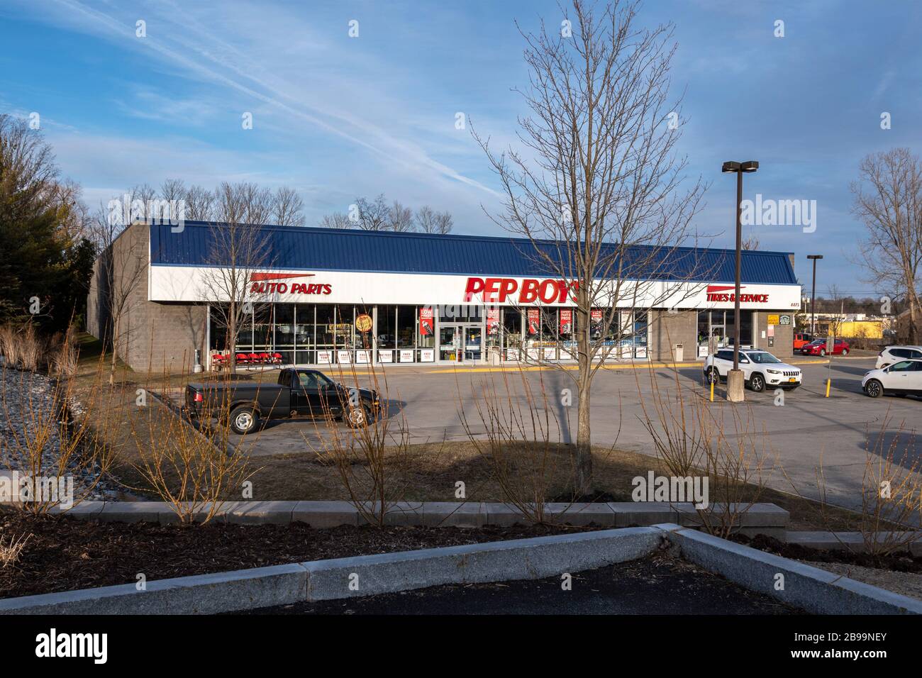 New Hartford, New York - 19 marzo 2020: Vista di Pep Boys, Manny, Moe & Jack è un aftermarket automobilistico americano retail e catena di servizi, a cui si fa riferimento Foto Stock