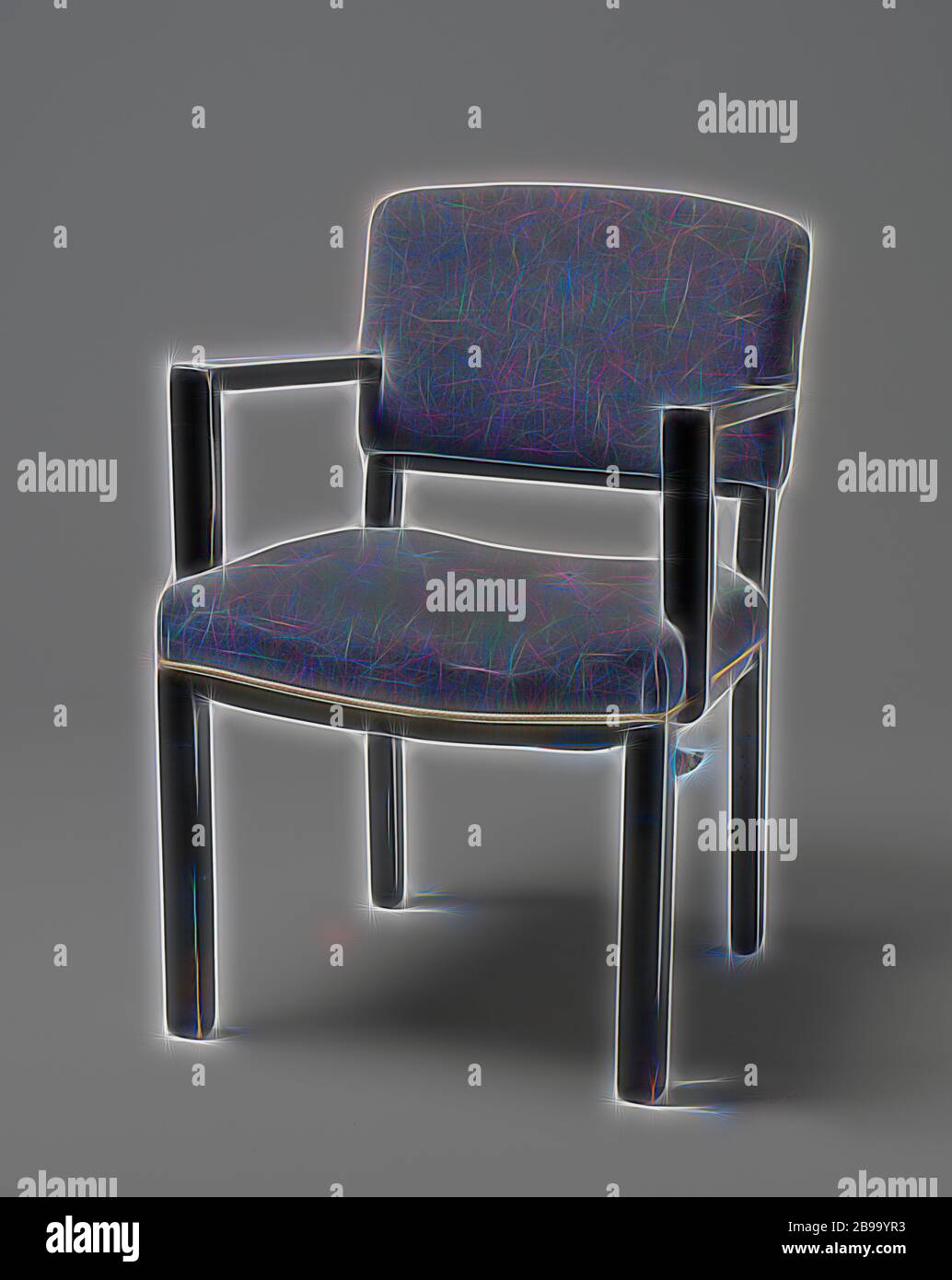 Poltrona con braccioli angolare e coperto con striscia blu, poltrona di nero laccato legno poggiante su quattro quadrati di gambe. Le zampe anteriori sono diritte e le zampe posteriori sono leggermente piegati e continuare nella parte posteriore POST. Il sedile è regolato in quattro linee le due linee laterali della quale sono dritte e la parte anteriore e la parte posteriore tubazioni piegate. La soglia inferiore dello schienale viene piegato. Piatto braccioli angolare correre verso il basso dal centro dello schienale e il resto davanti e non in linea con le gambe anteriori, sul piatto puntoni che sono parzialmente attaccata e in parte contro il sedile. Sia i corrimano e il sedile sono co Foto Stock