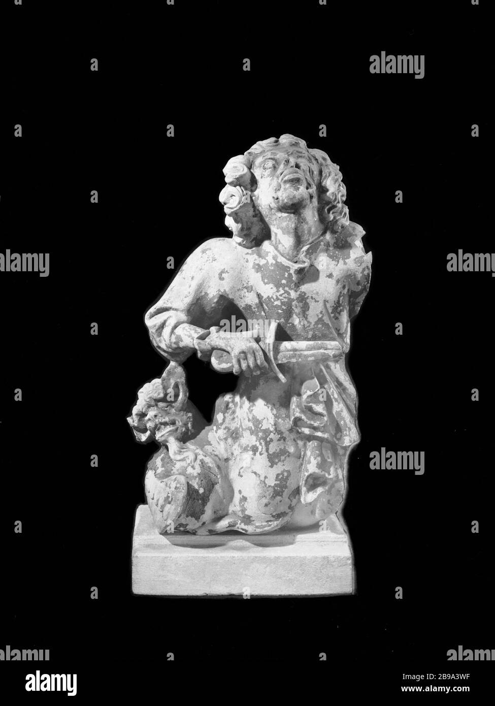 GRUPPO FULL COLOR SCOLPITO PIETRA PERSONAGGIO RAPPRESENTATIVO DI UNA SPADA DI PISTOLA E DI UN DEMONE (CAT. 254) Anonyme. Groupe sculté en pierre policrome représentant un personnage armé d'une épée et un démon (Cat. 254). Pierre. Parigi, musée Carnavalet. Foto Stock