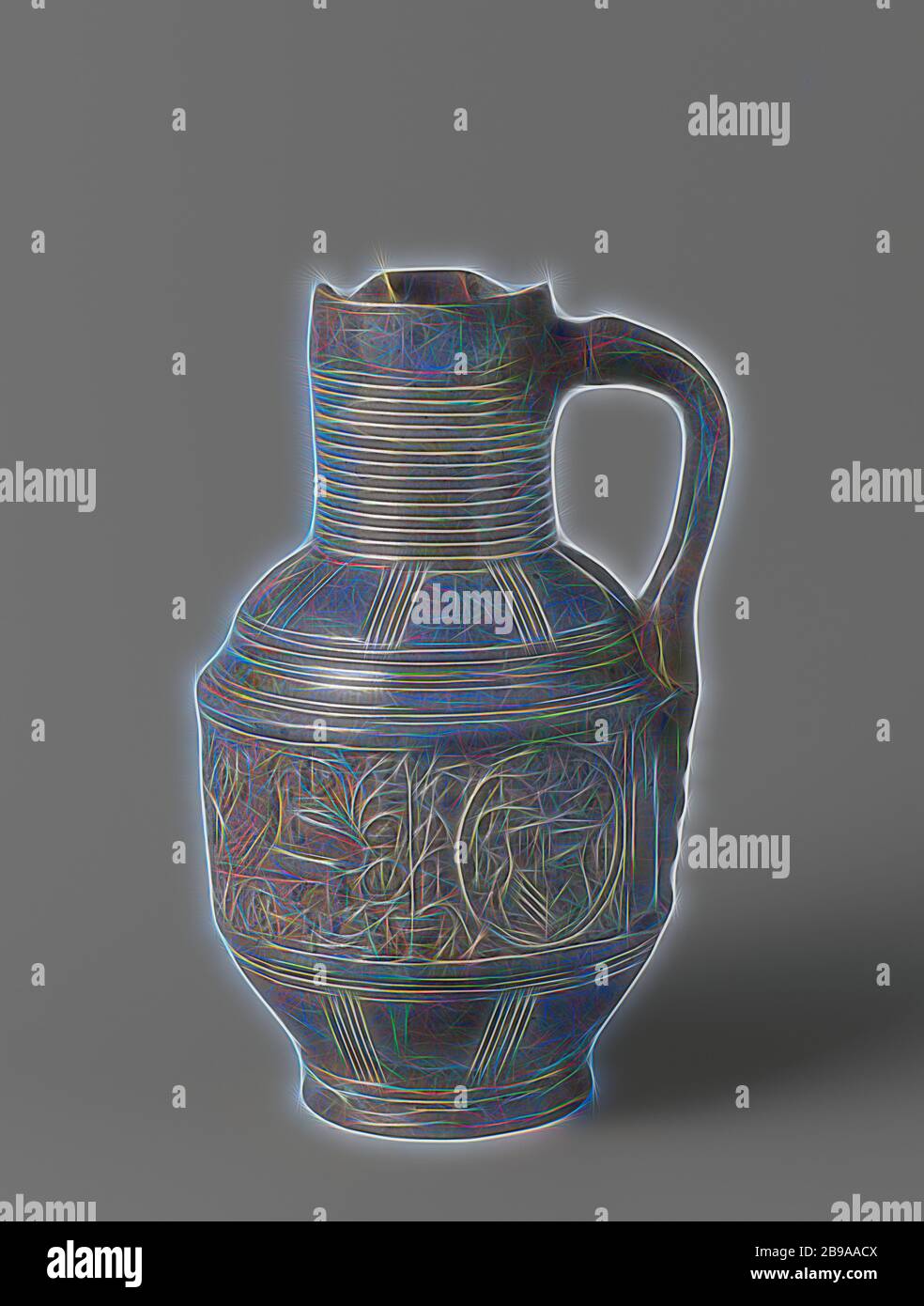 Caraffa con stemma in medaglioni, caraffa in gres su anello di supporto con corpo cilindrico con spalla rotonda e collo largo e a coste. L'orecchio a C è fissato al collo e alla spalla. Sul ventre in rilievo tre medaglioni stampati e imposti con un'arma diversa in ciascuno. Il medaglione medio è fiancheggiato da leoni e viti a foglia. La spalla e la parte inferiore dell'addome sono divise in compartimenti incisi. Raeren., anonimo, Raeren, c.. 1550 - c. 1599, gres, glassa, vetrificazione, h 23.9 cm d 6.7 cm d 13.9 cm d 8.7 cm w 15.5 cm, Reimagined by Gibon, disegno di un caldo glò allegro Foto Stock