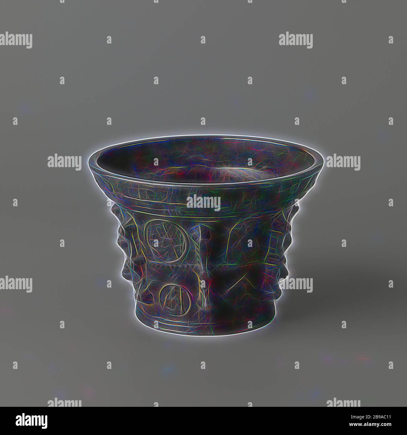 La coclea adornata con i santi in medaglioni, il cast round la coclea si estende verso l'alto e presenta una sporgenza bordo profilato. La parete è diviso verticalmente da sette nervature sporgenti adornata con tre pulsanti. Queste sono collegate tra loro da un confine di perla attraverso il centro. Sette rilievi, prevalentemente in un medaglione, sono disposti al di sopra e al di sotto di: Maria con Bambino e corona del cuscinetto di angeli, Maria con Bambino e un giglio, Joris e il drago, il volto di Cristo, la testa di Giovanni il Battista, un vescovo, Catharina, Christoffel, Annunciazione, una figura femminile e un amazon. Il bordo sporgente è decorata con un Foto Stock