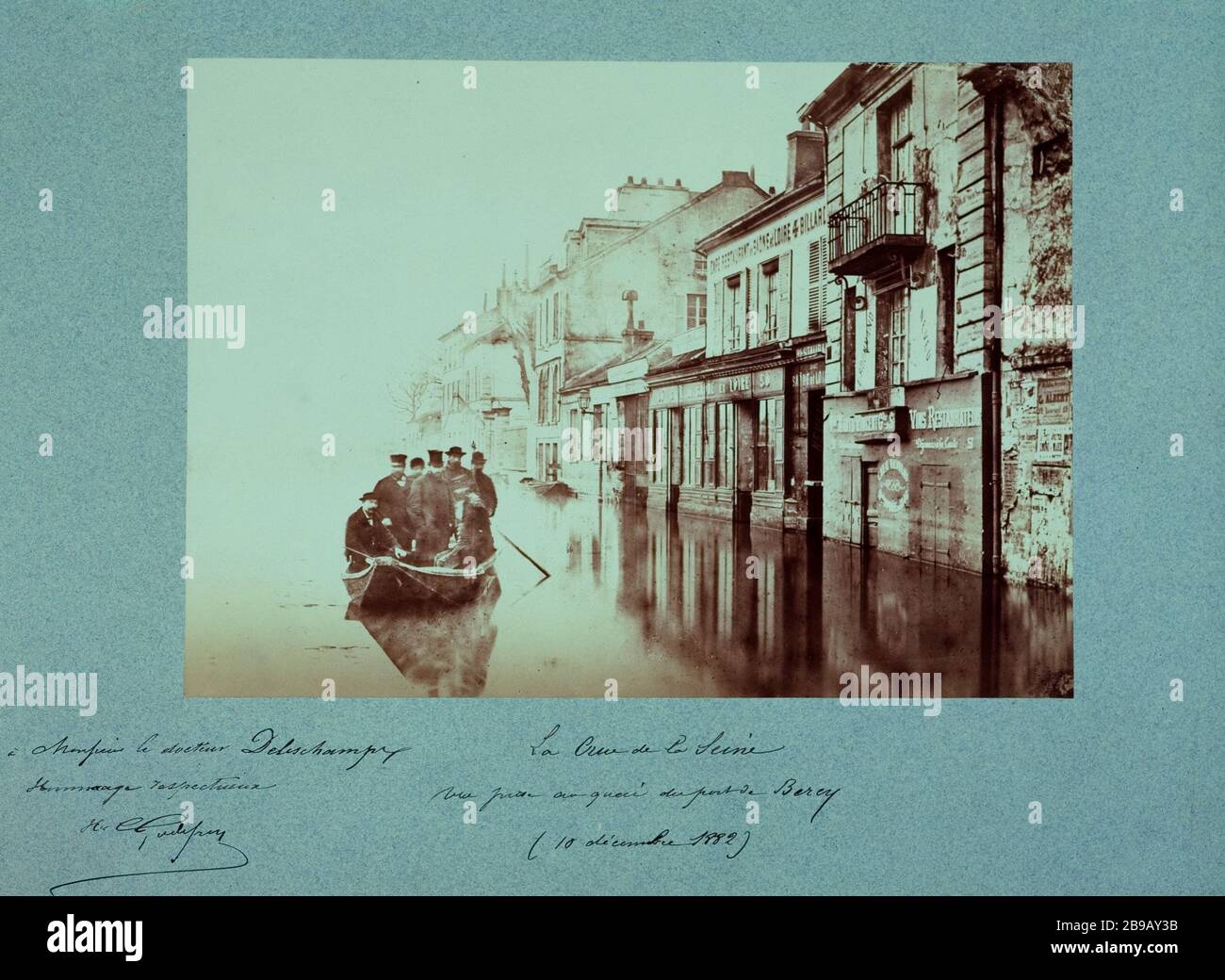 ALLUVIONE DELLA SENNA - VISTA PRESA AL PONTE DI BERCY WHARF la crue de la Seine. Vue pry au quai du pont de Bercy. Parigi (XIIème arr.), 10 décembre 1882. Photographie de Henri Godefroy (1837-1913). Parigi, musée Carnavalet. Foto Stock