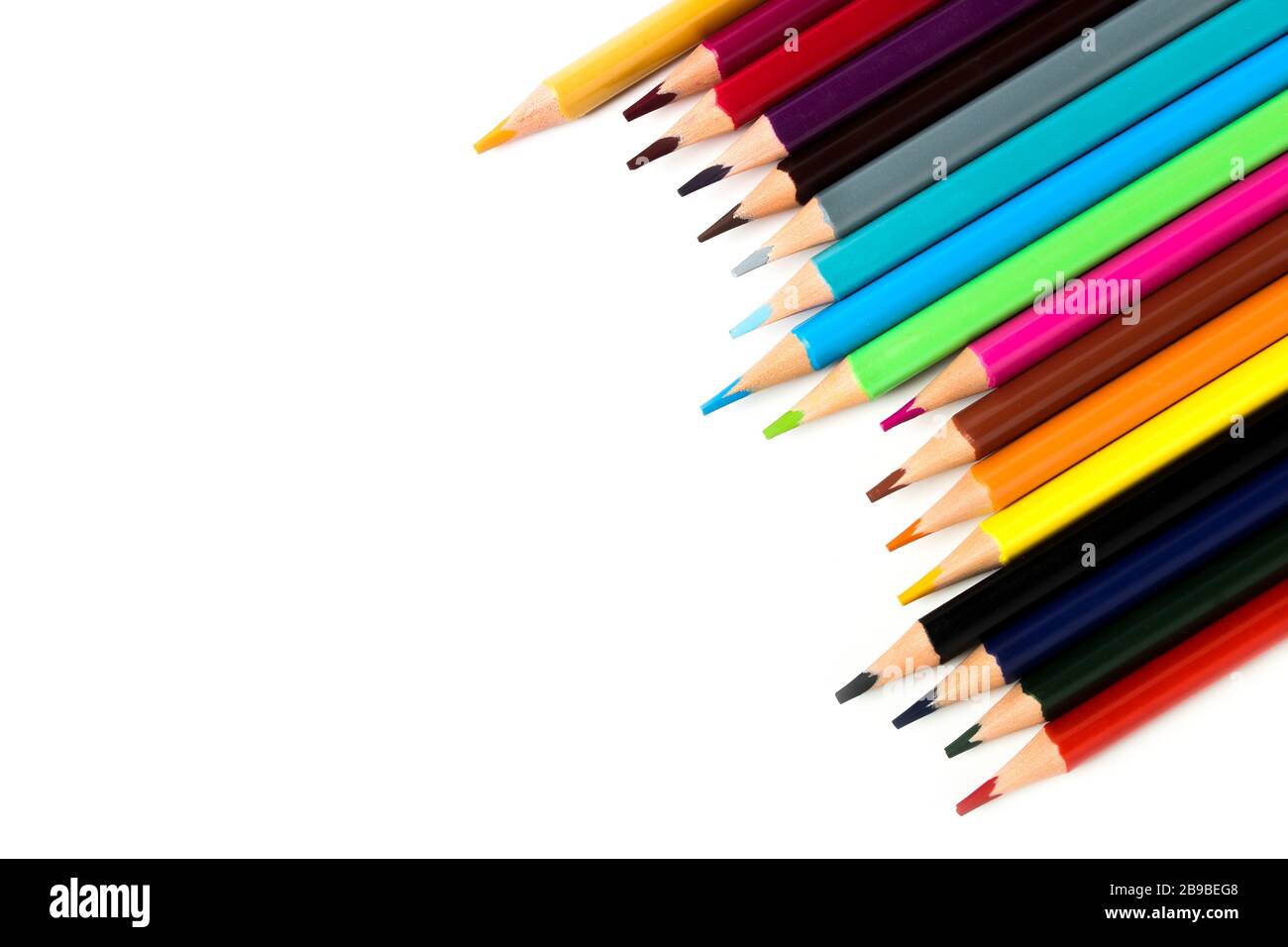 Matite multicolore per bambini per disegno isolato su bianco Foto Stock