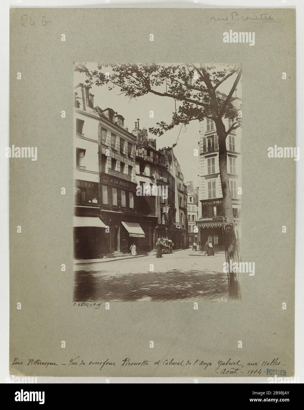 CABARET 'ANGEL GABRIEL' 9 PIROUETTE STREET, 1 ° DISTRETTO, PARIGI Cabaret de 'l'Ange Gabriel', 9 rue Pirouette. Parigi (Ier arr;). août 1904. Photographie d'Emmanuel Pottier (1864-1921). Parigi, musée Carnavalet. Foto Stock