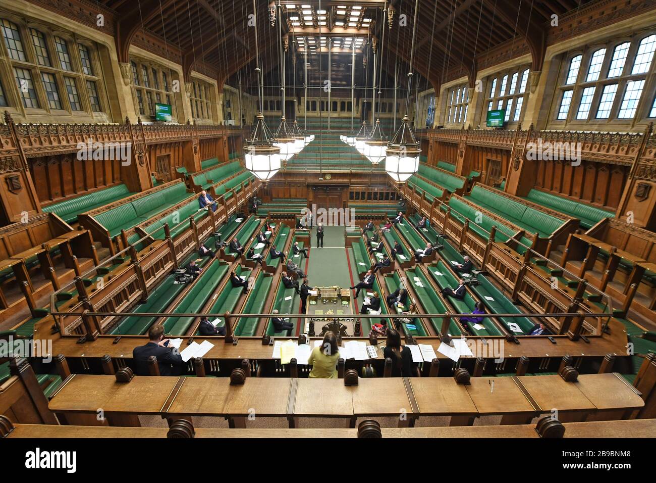 (200324) -- LONDRA, 24 marzo 2020 (Xinhua) -- Foto scattata il 23 marzo 2020 mostra una visione generale della Camera dei Comuni a Londra, Gran Bretagna. Un nuovo piano di emergenza per dare al governo britannico grandi poteri per combattere Coronavirus è stato approvato dai legislatori lunedì sera. (Jessica Taylor/UK Parliament/Handout via Xinhua) CREDITO OBBLIGATORIO: UK Parliament/Jessica Taylor Foto Stock