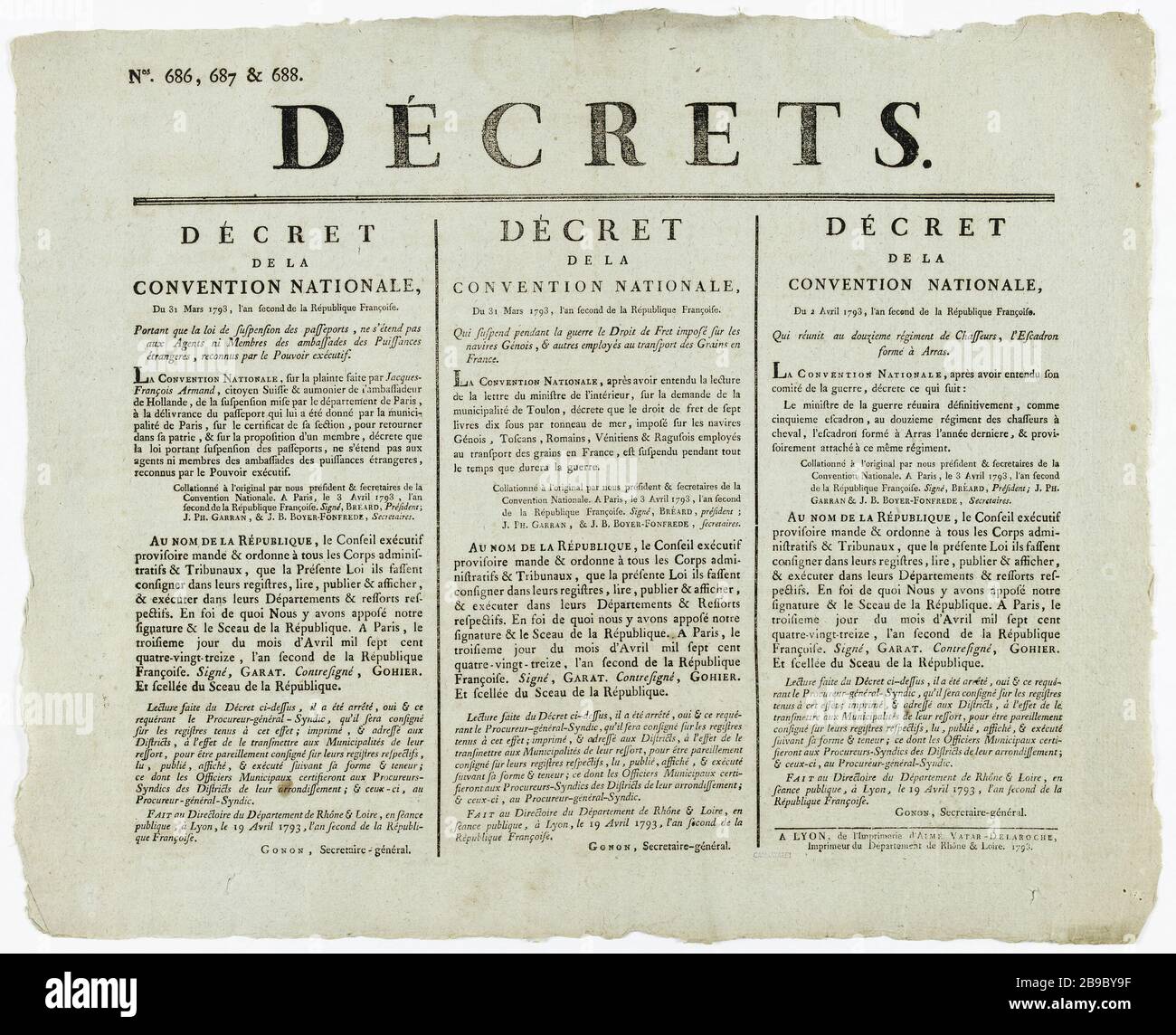 No.. 686, 687 e 688. DECRETI. DECRETO DELLA CONVENZIONE NAZIONALE del 31 marzo 1793, secondo anno della Repubblica Françoise [sic]. Indossando i passaporti della legge di sospensione, non si estendono agli agenti o ai membri delle ambasciate dei poteri stranieri [sic] riconosciuti dall'Esecutivo. N°. 686, 687 e 688. Décret de la Convention nationale stipula que la loi de suspension des passeports ne s'étend pas aux agents ni membres des ambasciades des puissances étrangère reconnus par le pouvoir exécutif. Typographie, 1793. Parigi, musée Carnavalet. Foto Stock