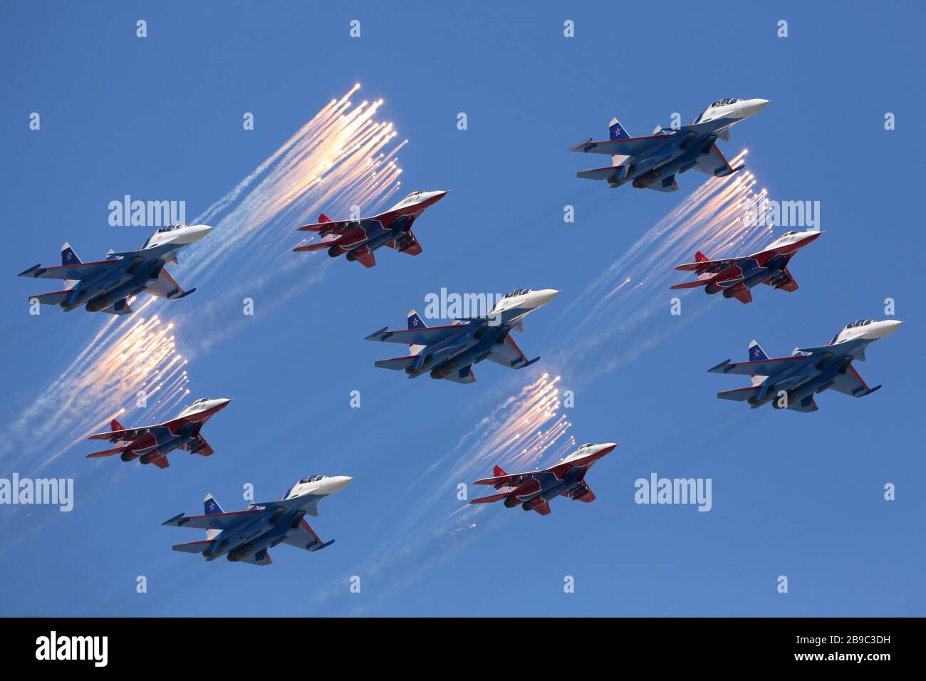 Sukhoi su-30SM caccia al jet della squadra russa di aerobatica dei Cavalieri. Foto Stock