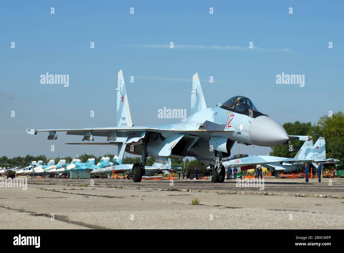 Il russo Aerospace forza il combattente-bombardiere su-35S sul asfalto. Foto Stock