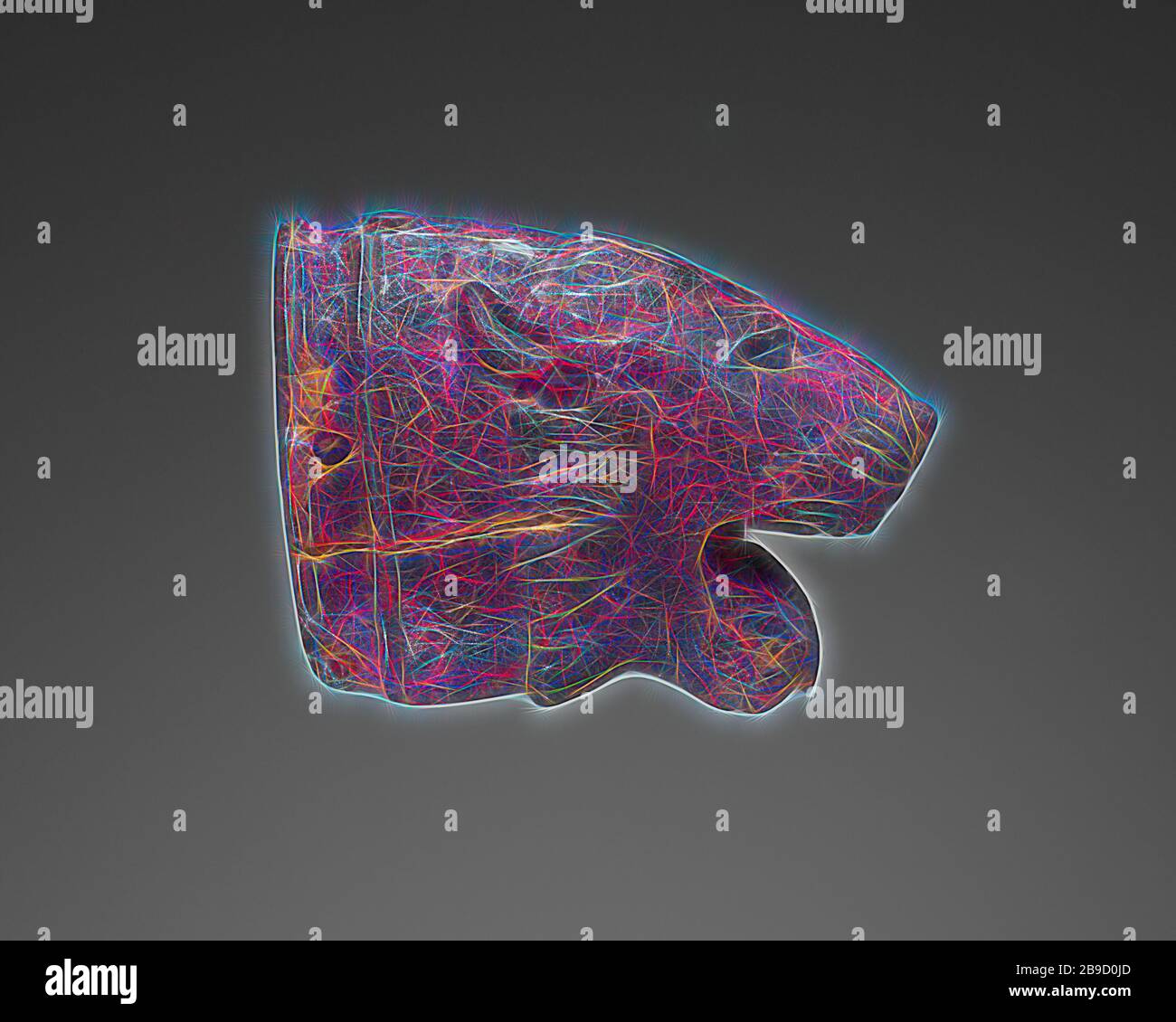 Pendente: Testa del Leone, Italia, 550 - 500 B.C, Ambra, 28 × 22 × 38 mm (1 1,8 × 7,8 × 1 1,2 in, Reimagined by Gibon, disegno di calore allegro di luminosità e raggi di luce radianza. Arte classica reinventata con un tocco moderno. La fotografia ispirata al futurismo, che abbraccia l'energia dinamica della tecnologia moderna, del movimento, della velocità e rivoluziona la cultura. Foto Stock