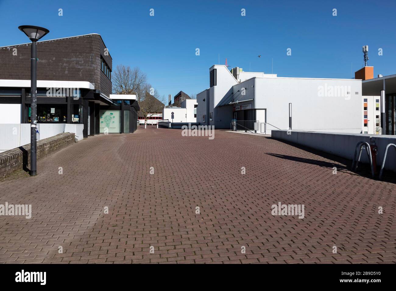 Campus insolitamente vuoto della Heinrich-Heine University di Dusseldorf a causa delle misure contro il coronavirus Foto Stock