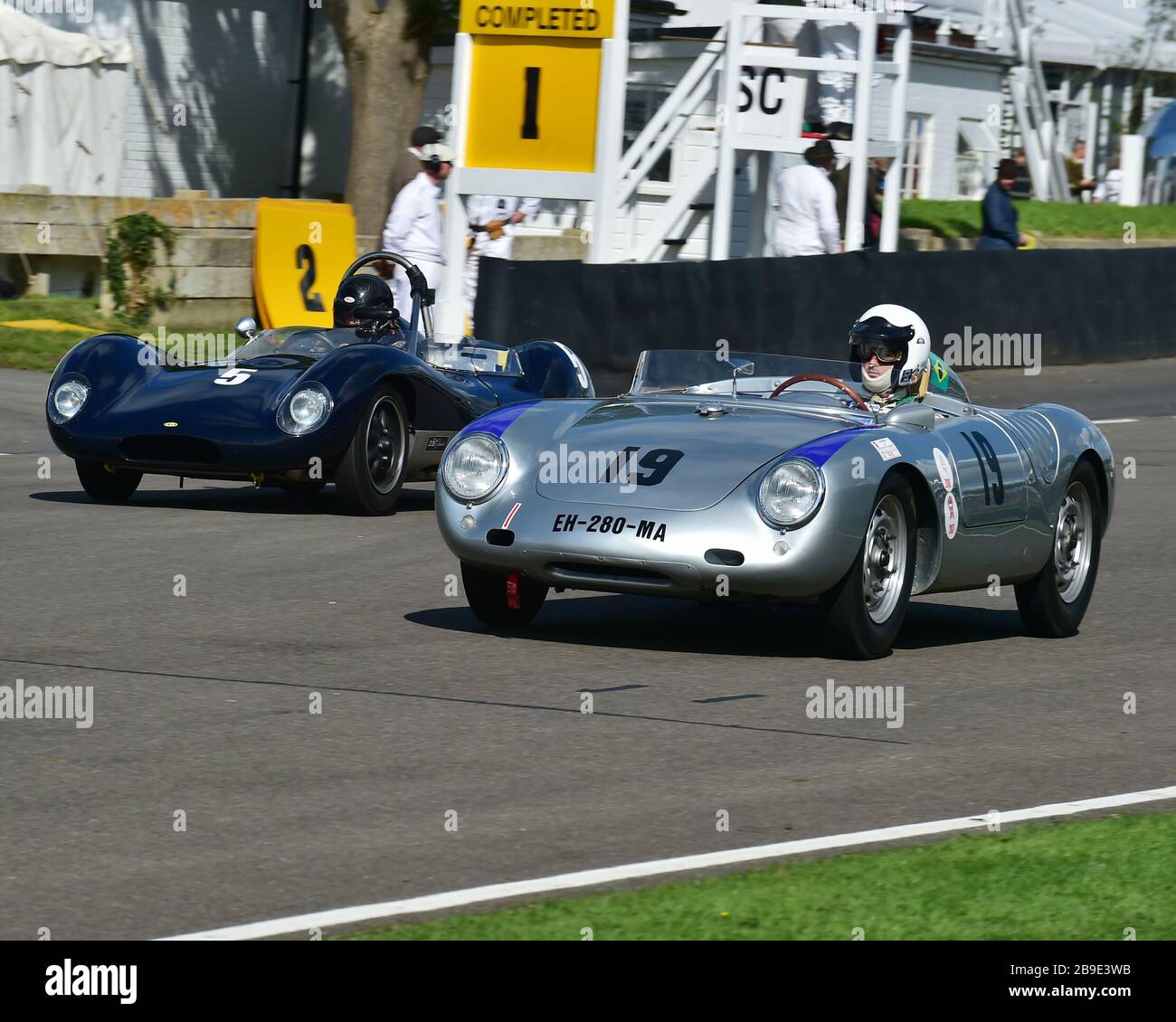 Claudio Roddaro, Porsche 550A RS, Marc Valvekens, Lola Mk1, Madgwick Cup, Goodwood Revival 2017, settembre 2017, automobili, vetture, circuito da corsa, Cl Foto Stock